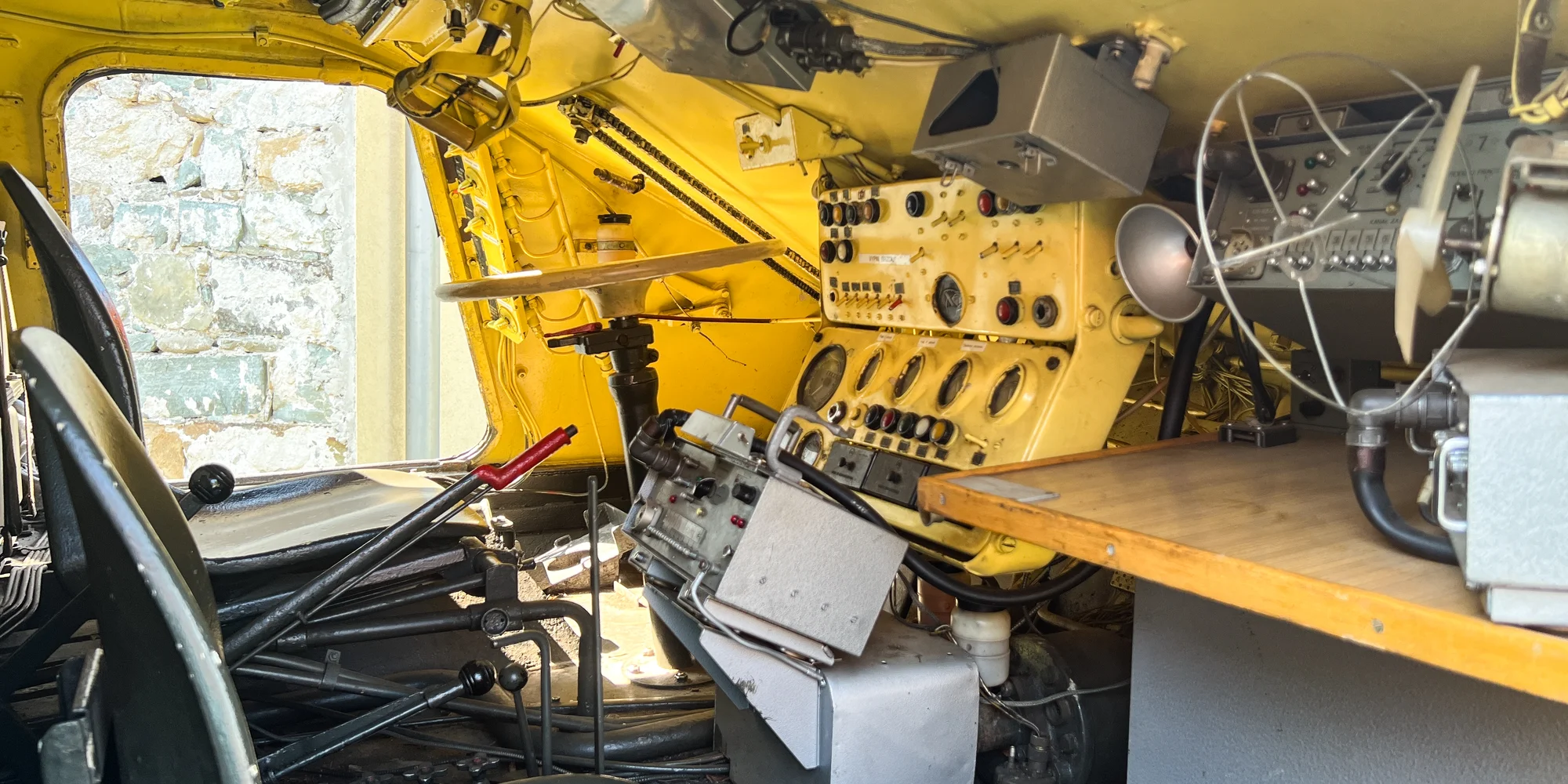 Jízda v obrněném transportéru OT-64 i prohlídka vojenské techniky