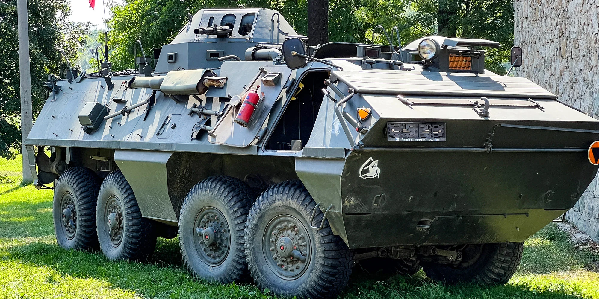 Jízda v obrněném transportéru OT-64 i prohlídka vojenské techniky