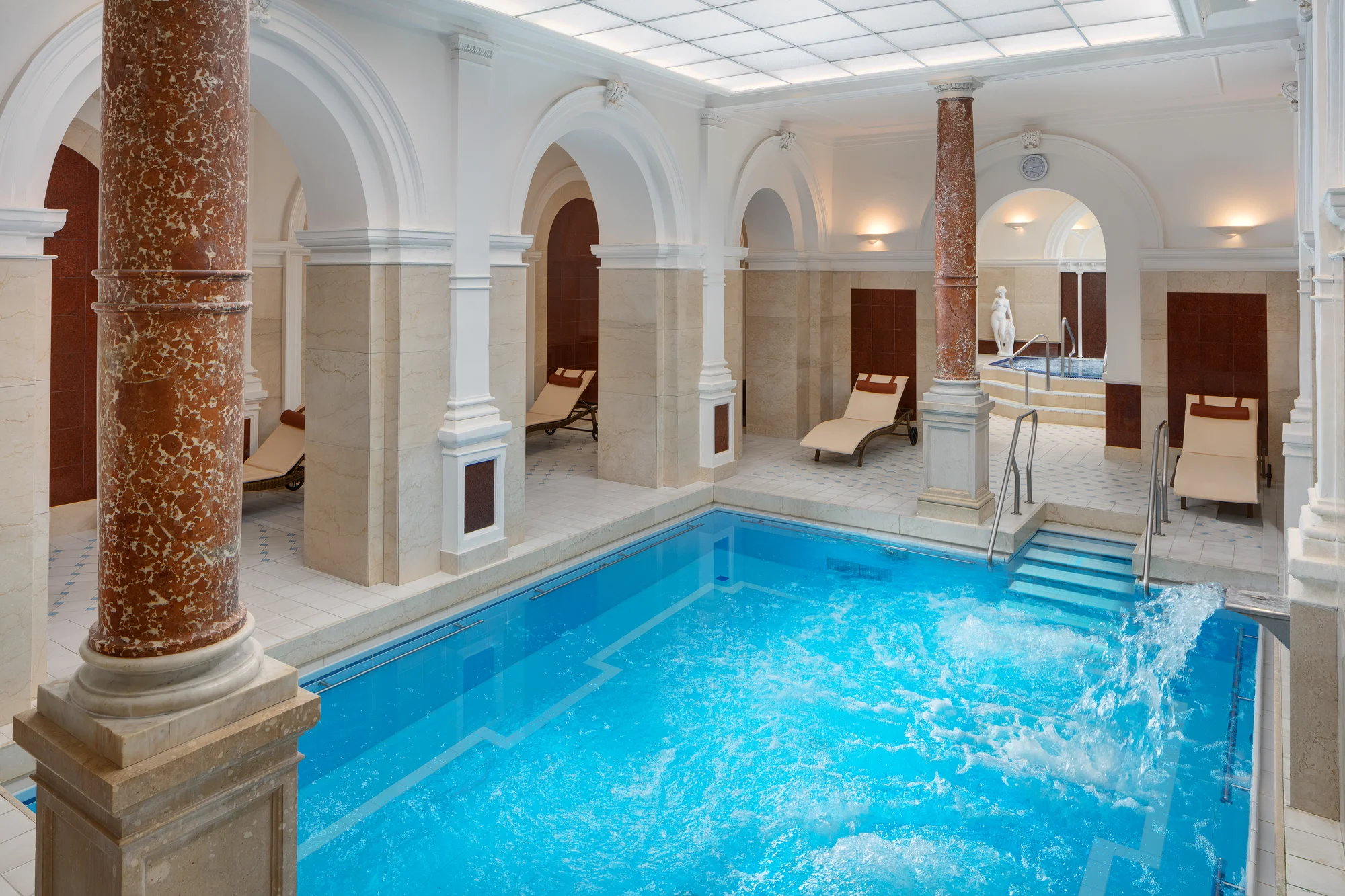 4* luxusní hotel v centru Mariánských lázní: polopenze, neomezený wellness i procedury
