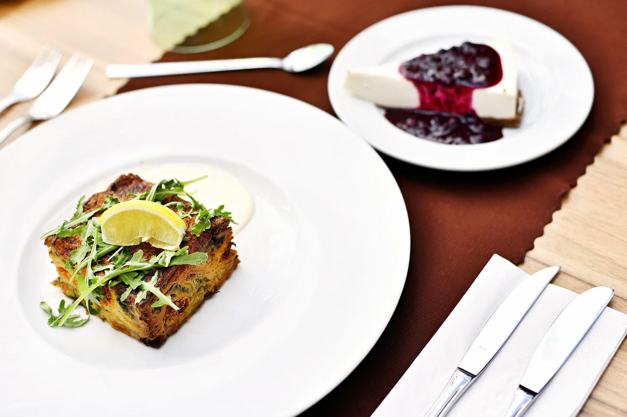 3chodové menu s výhledem na Karlův most: kotleta, losos, kachní stehno či lasagne