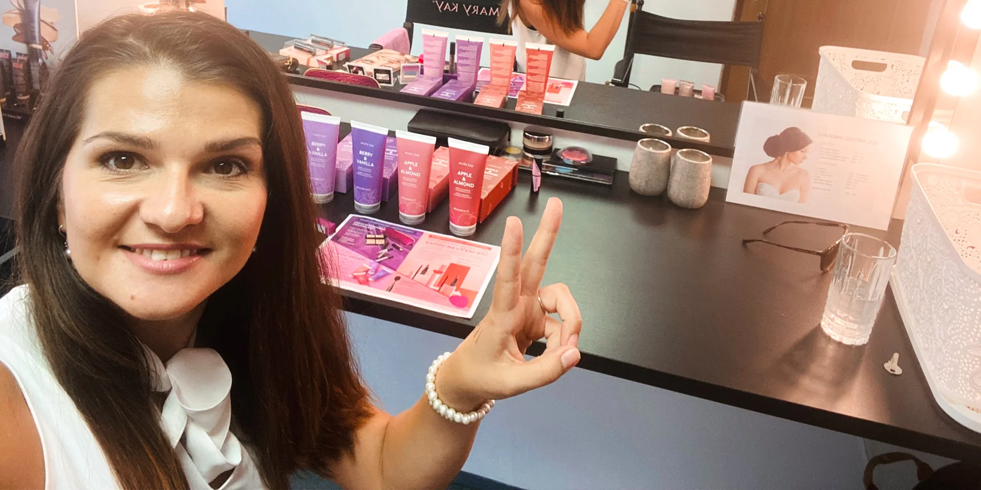 2hodinový kurz sebelíčení pro 1–4 osoby i make-up
