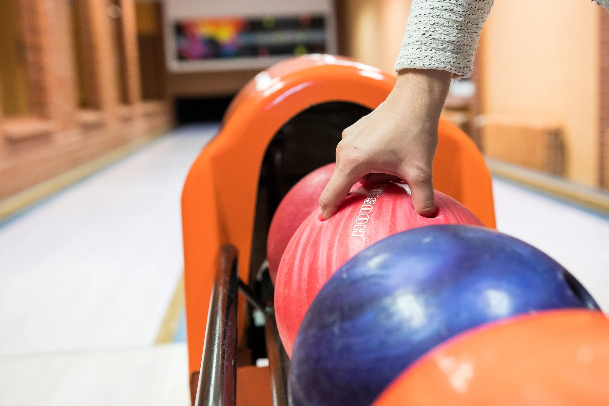 60 minut bowlingu, 2 hodiny v krytém bazéně a sleva na masáž pro 2, 4 nebo 8 osob