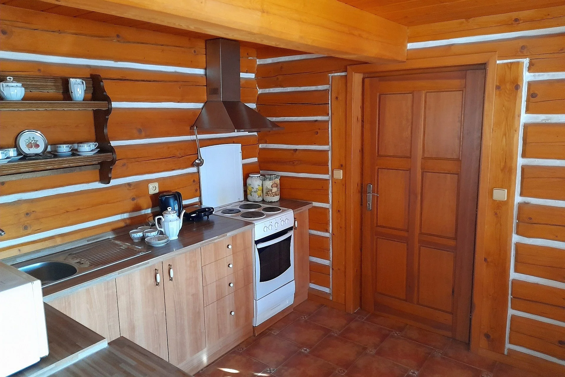 Stylová roubenka u Adršpachu až pro 8 osob: vybavená kuchyňka, kamna a výlety