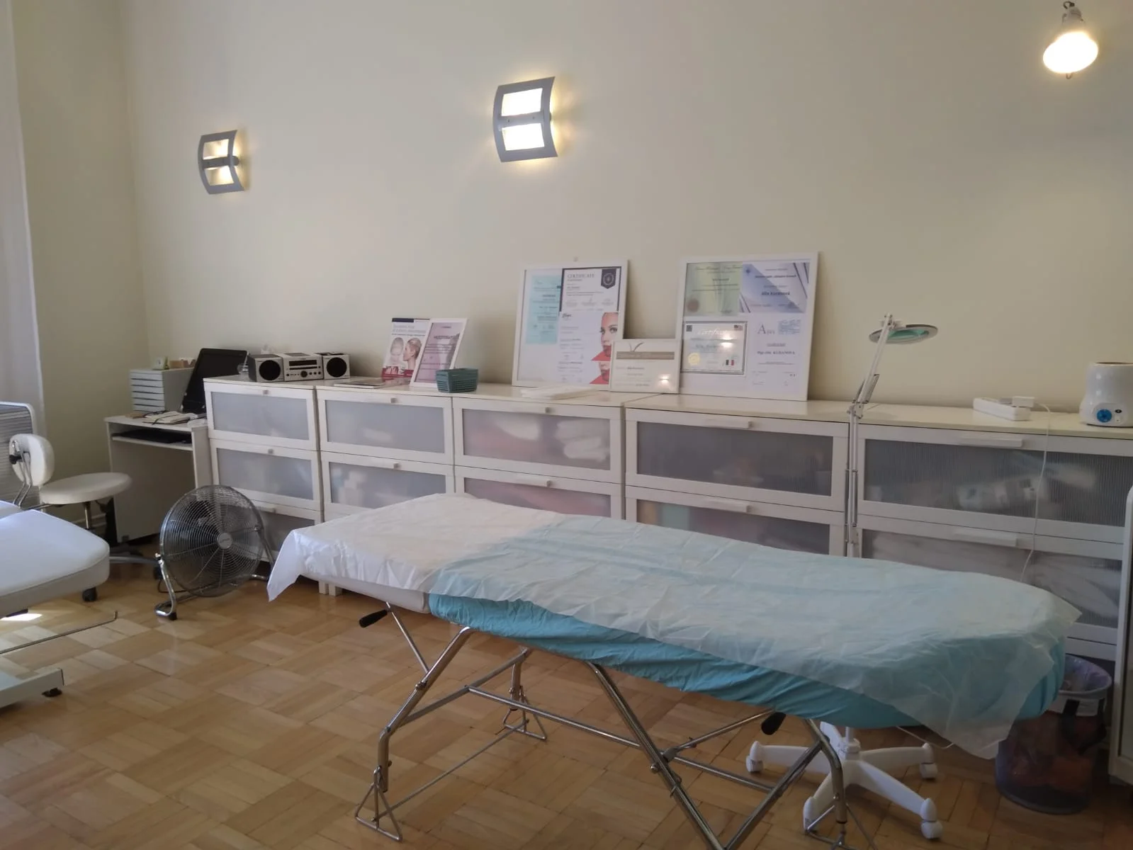 Permanentní make-up: horní i dolní oční linky, pudrové obočí, microblading či rty