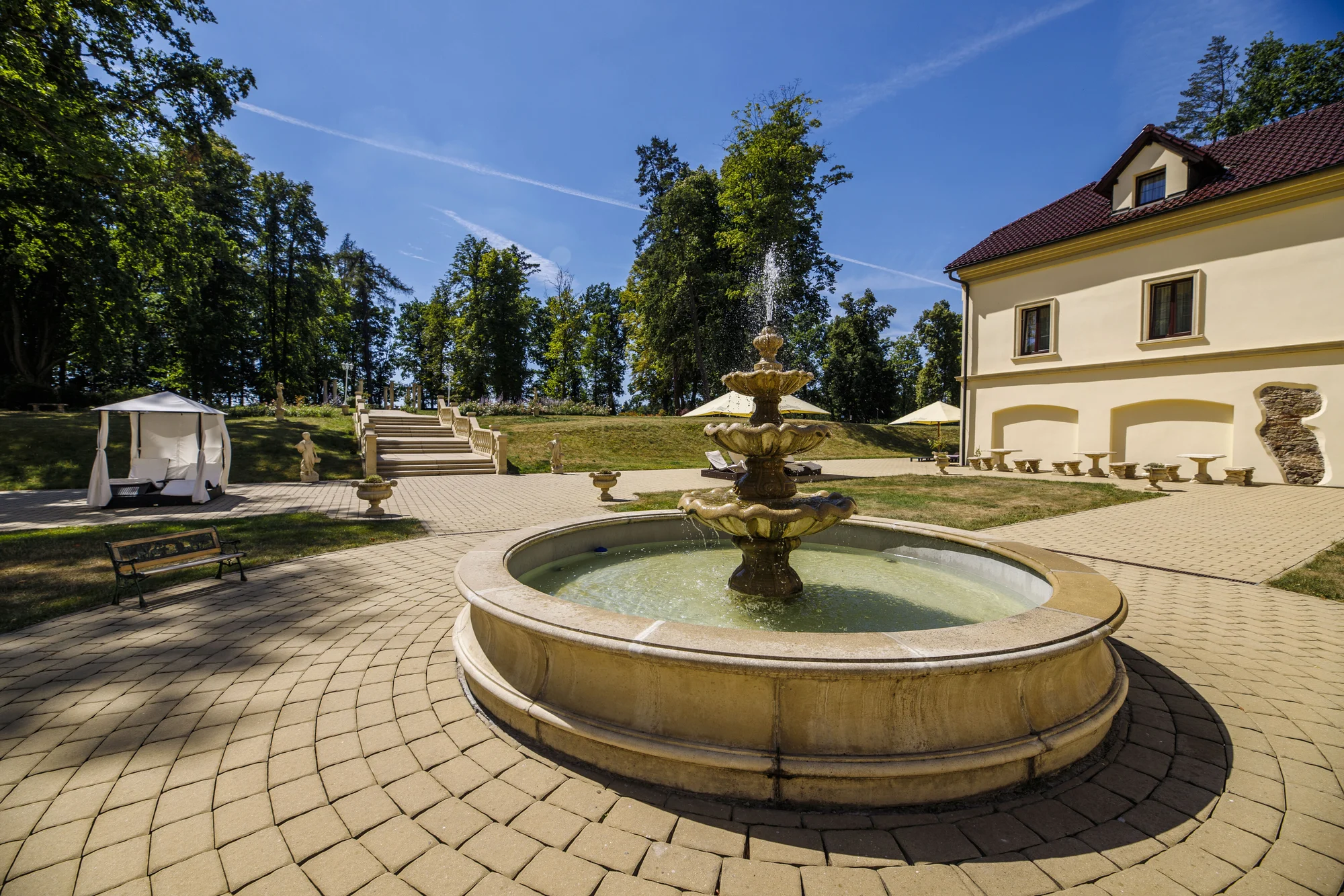 2hodinový vstup do zámeckého wellness a palačinka s kávou pro 2 osoby