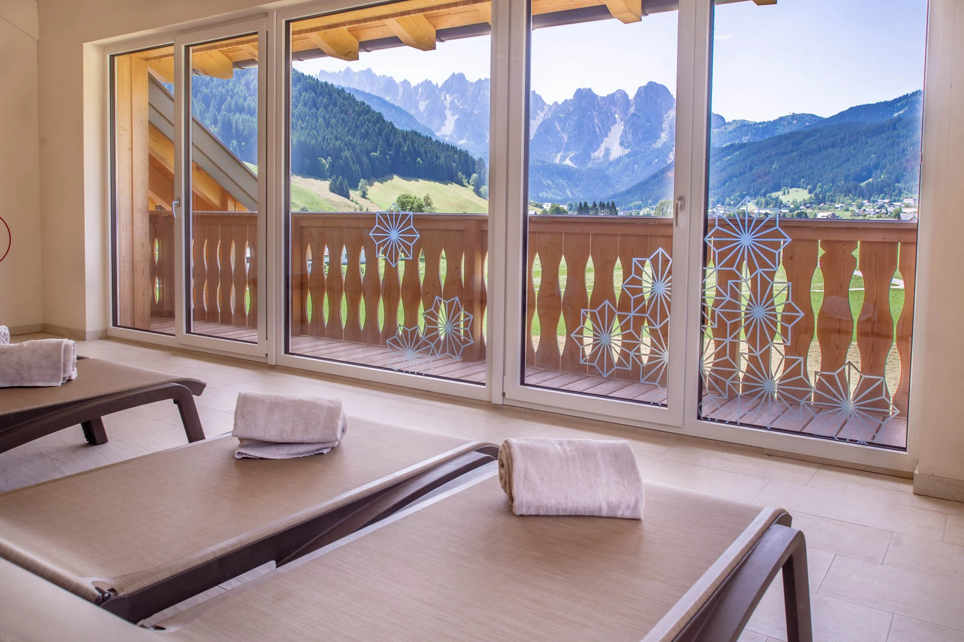 Dovolená v Alpách: moderní horský hotel COOEE alpin Dachstein se snídaní či polopenzí a saunami