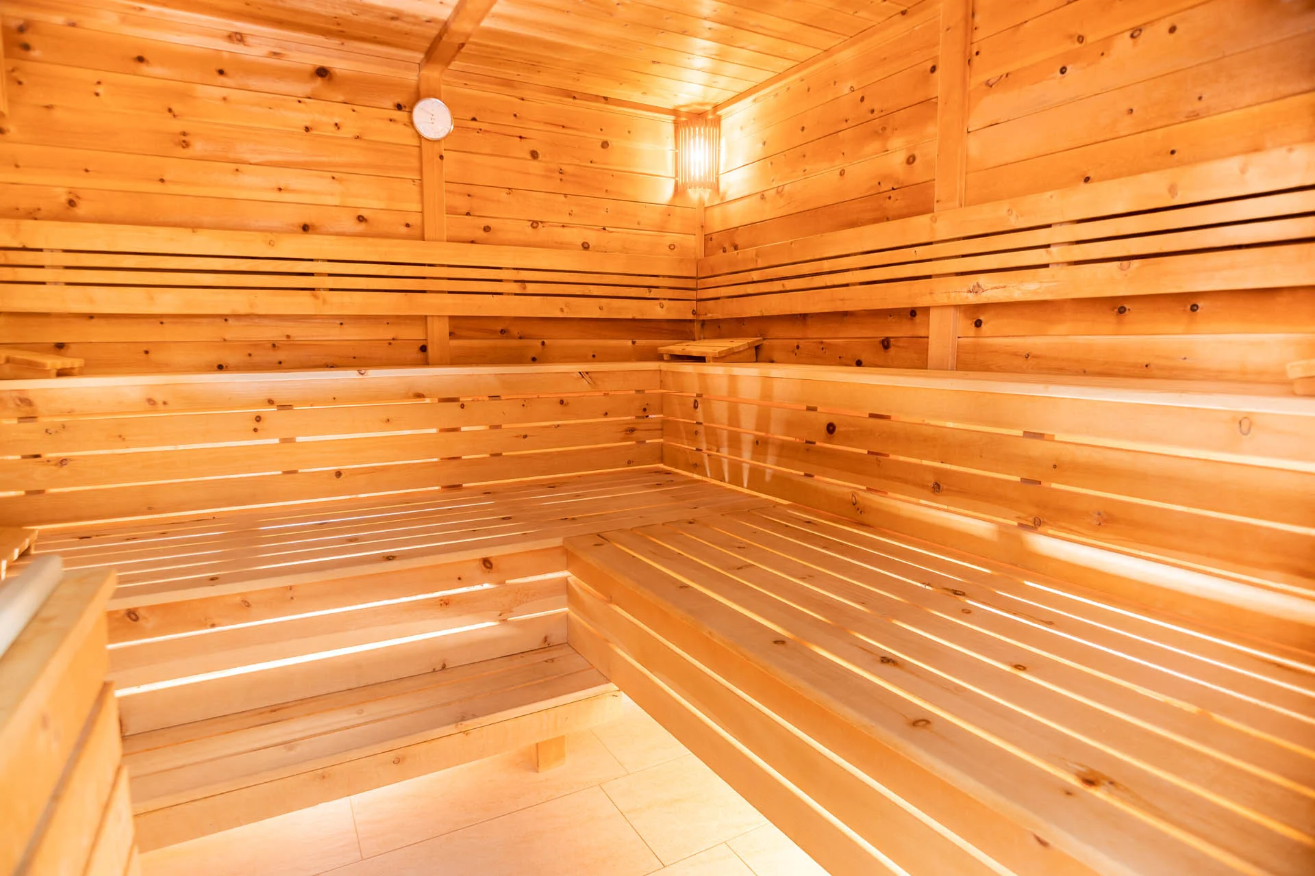 Dovolená v Alpách: moderní horský hotel COOEE alpin Dachstein se snídaní či polopenzí a saunami