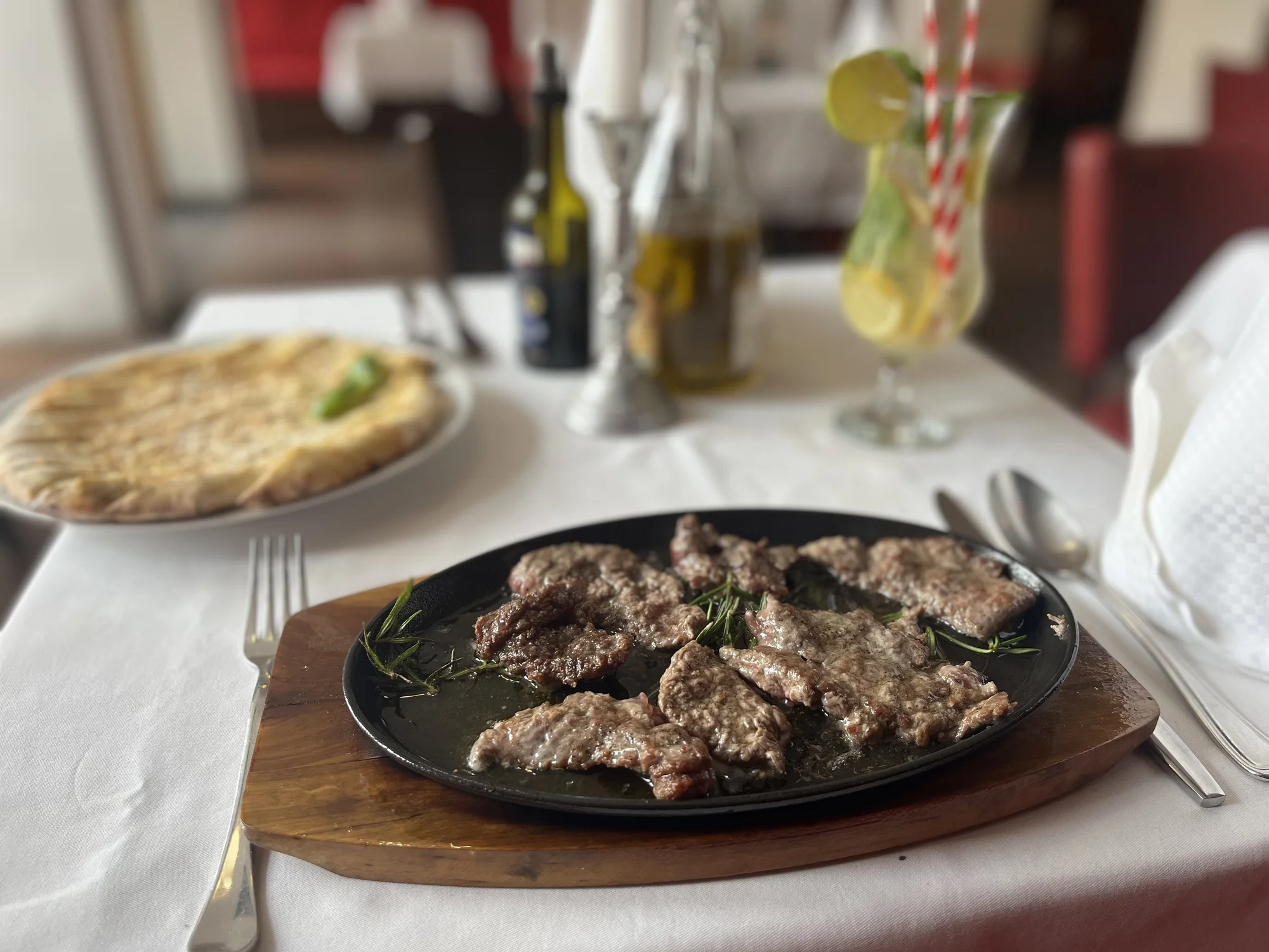 4chodové menu pro dva: mušle, risotto, ryba nebo hovězí steak i láhev vína