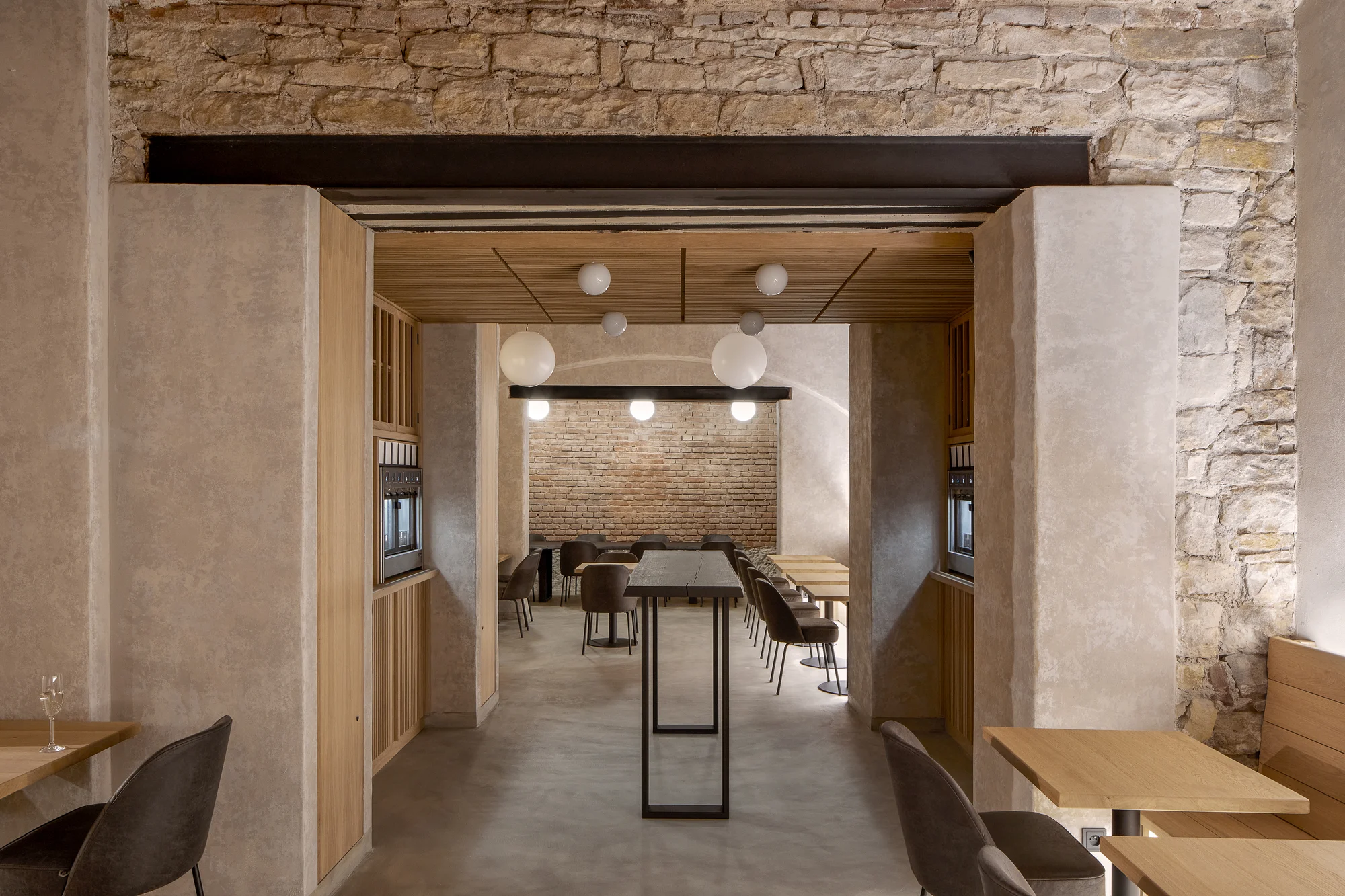Speciální degustace vína a tapas ve WineList v Karlíně pro 2 osoby