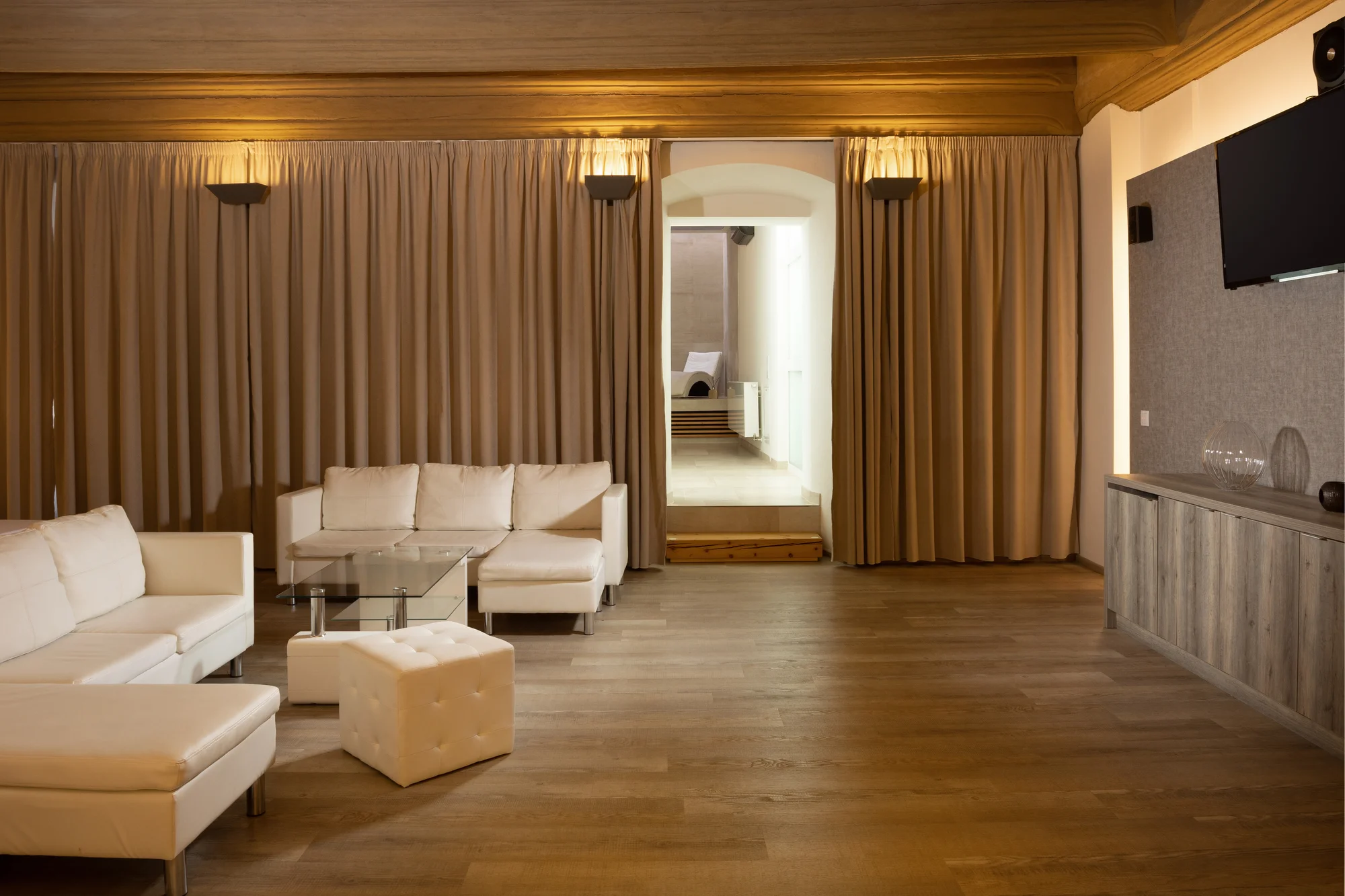 Pronájem luxusních wellness pokojů v centru Olomouce: vířivka i sauna jen pro vás dva
