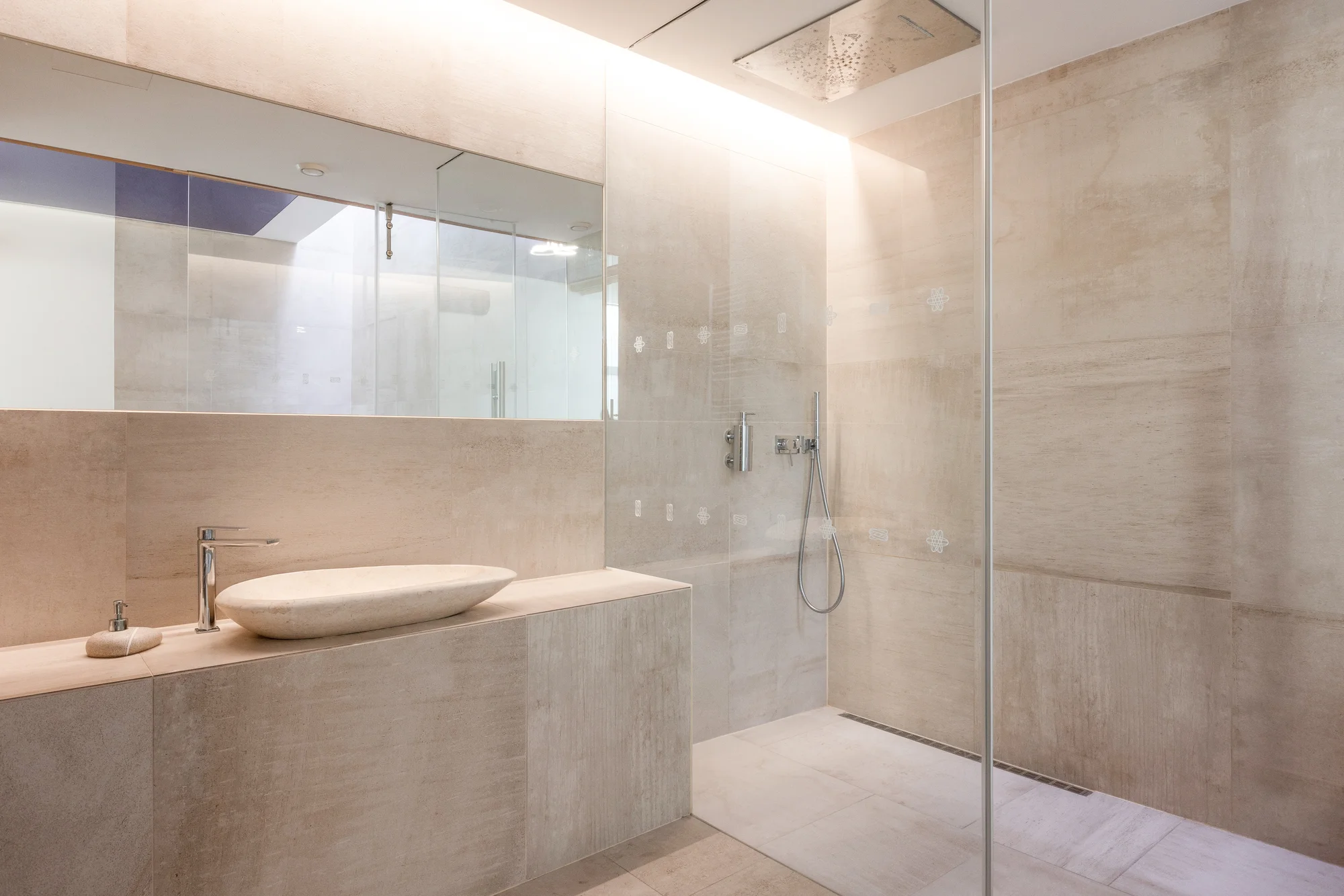 Pronájem luxusních wellness pokojů v centru Olomouce: vířivka i sauna jen pro vás dva