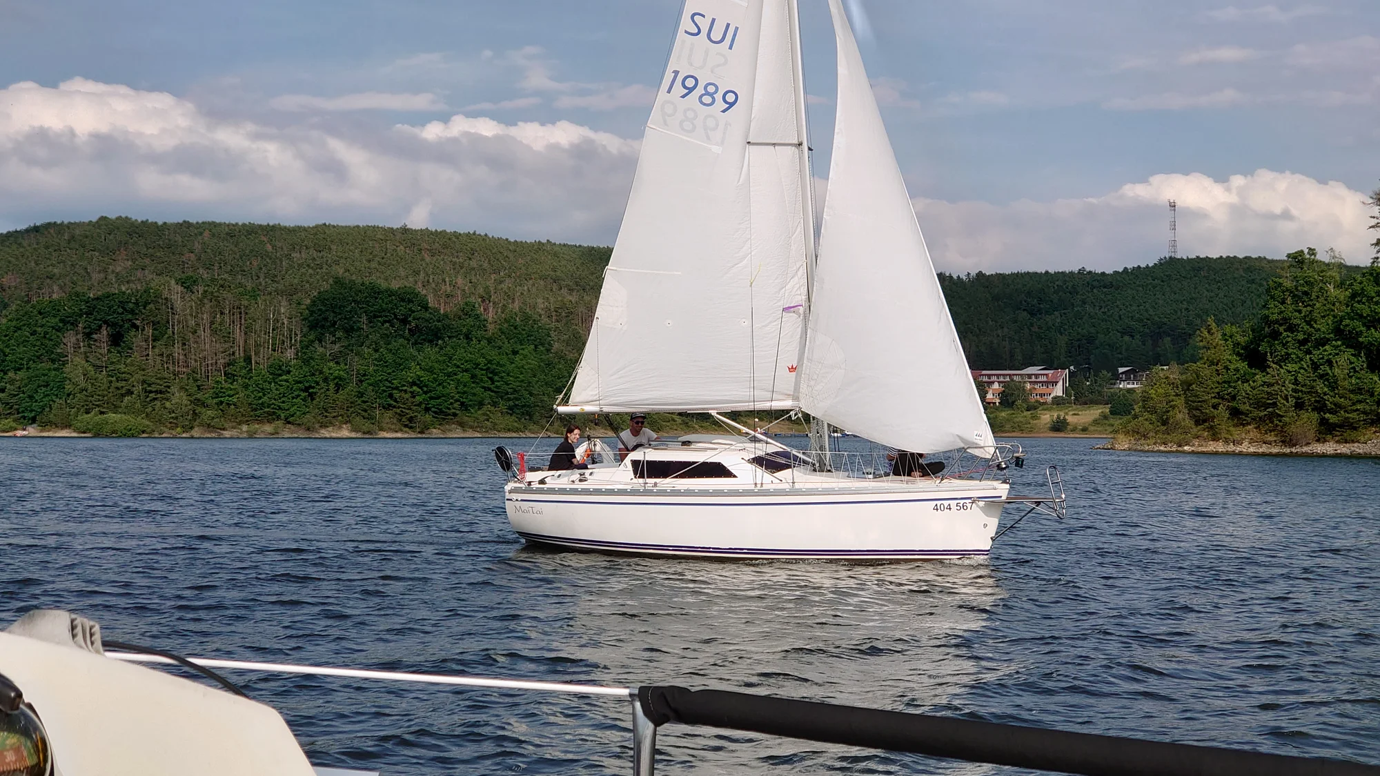 Pohoda na vodě: pronájem jachty na Orlíku až na 1–5 dní až pro 4 osoby