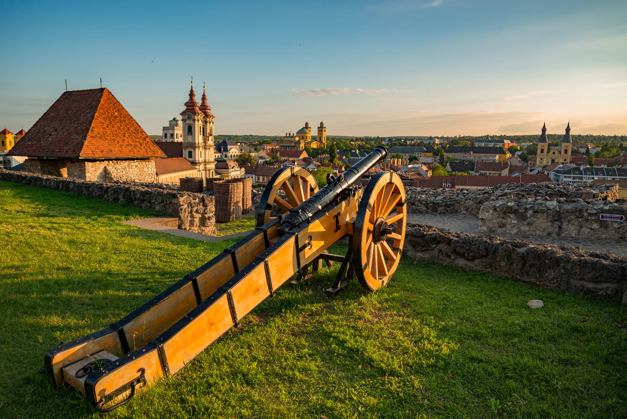 Adult friendly hotel v historickém centru města Eger: snídaně či polopenze, neomezeným wellness, bazén