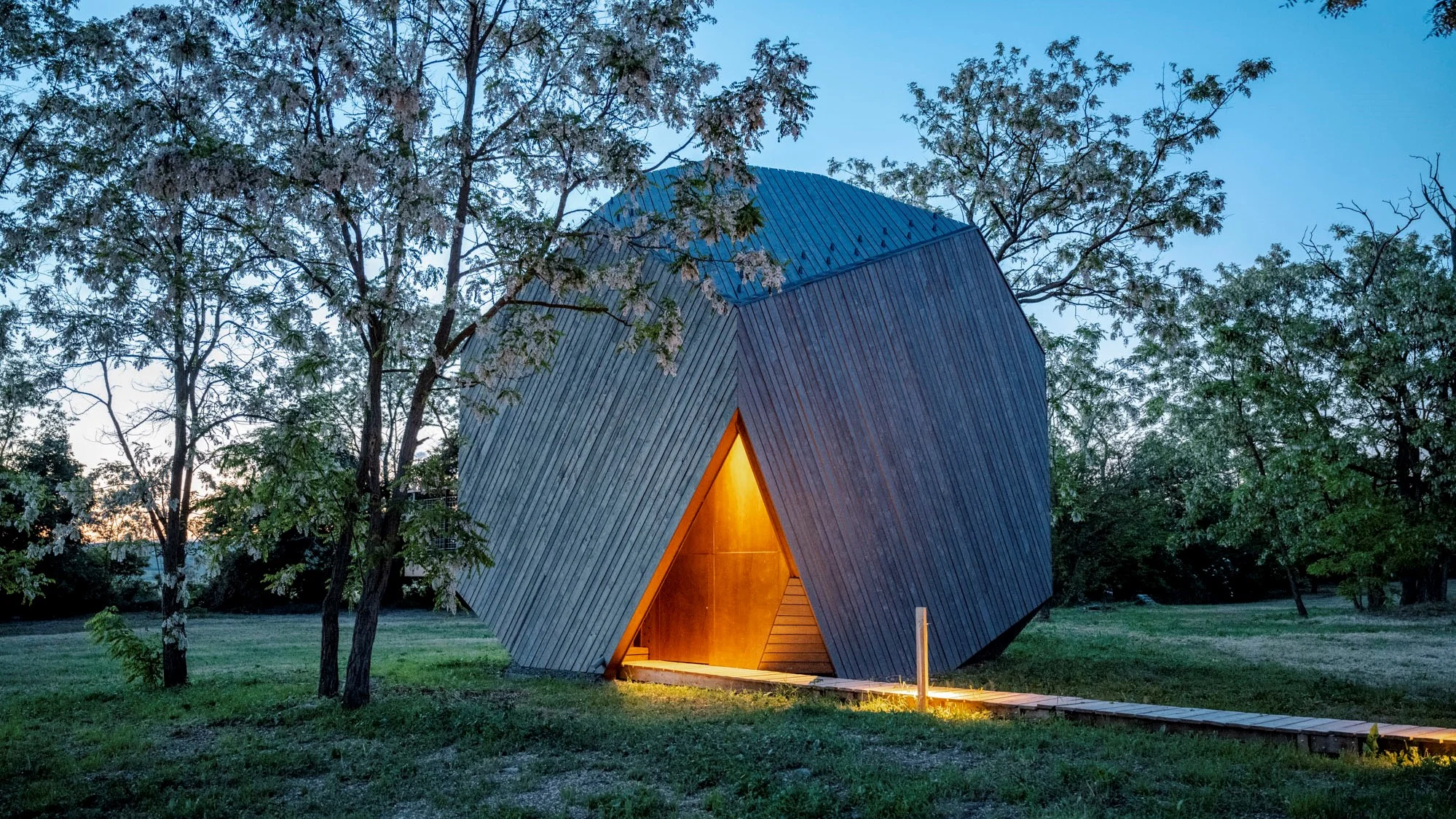 Výjimečný adult-friendly pobyt v designové chatce s privátní saunou a vířivkou