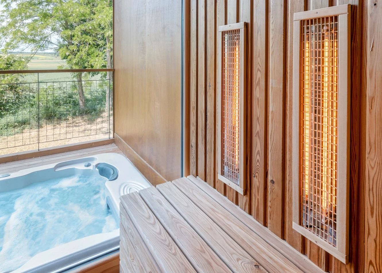 Výjimečný adult-friendly pobyt v designové chatce s privátní saunou a vířivkou