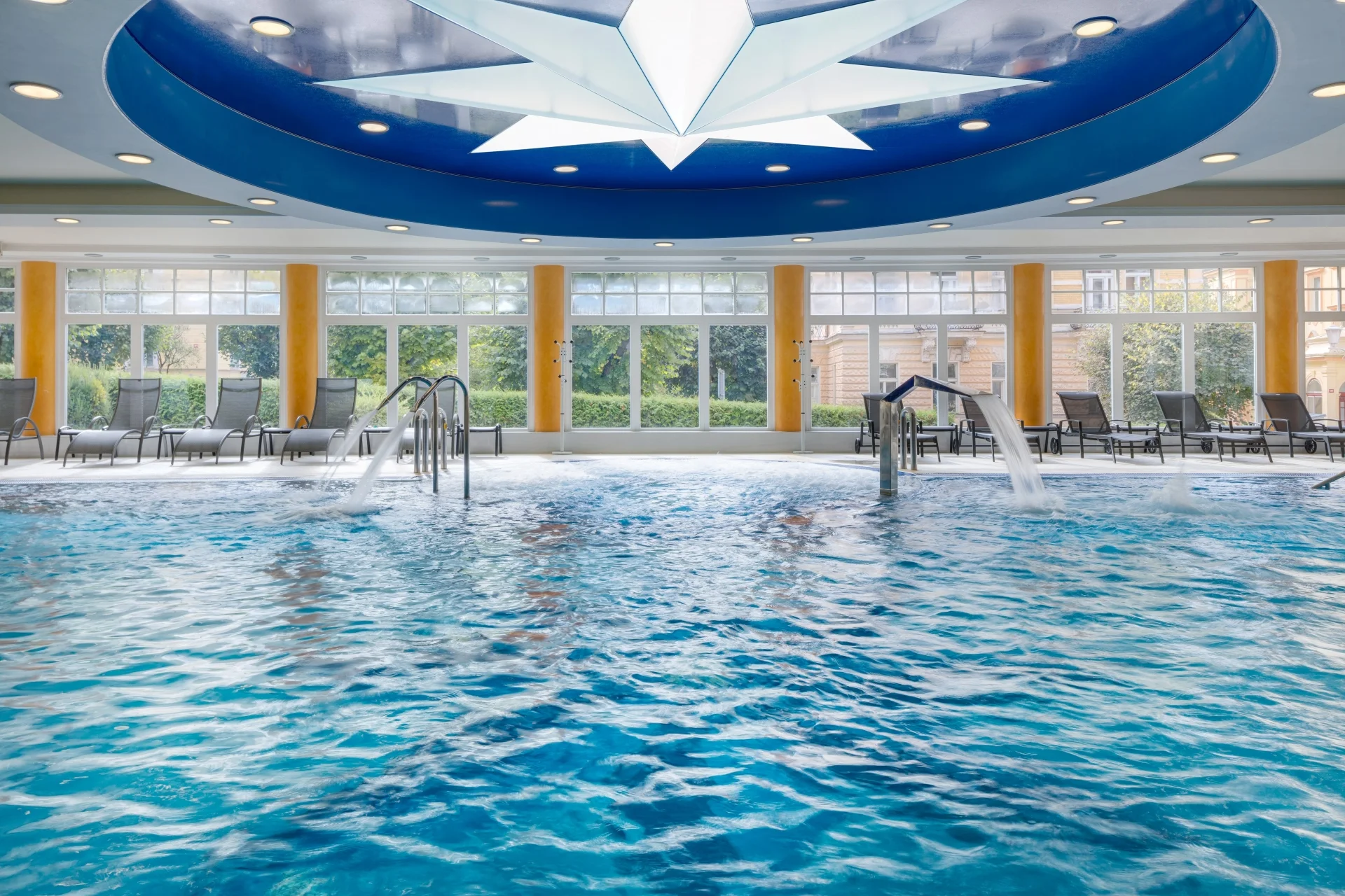 4* luxusní hotel v centru Mariánských lázní: polopenze, neomezený wellness i procedury