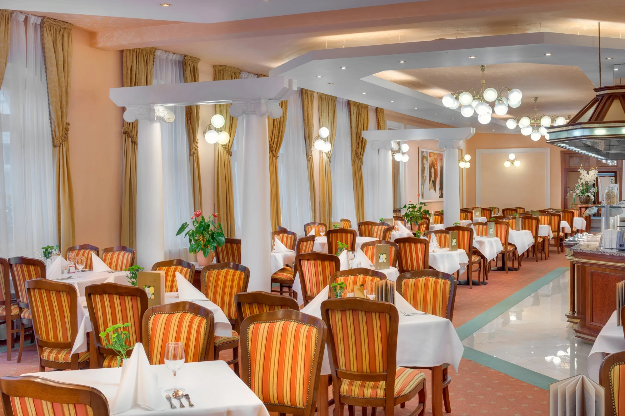 4* luxusní hotel v centru Mariánských lázní: polopenze, neomezený wellness i procedury
