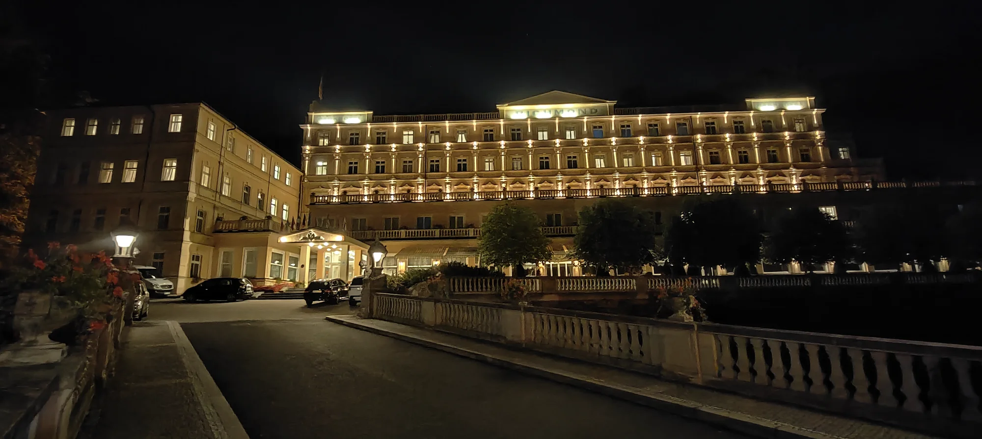 4* relax v Karlových Varech: bazénové a wellness centrum, lázeňské procedury, snídaně či polopenze