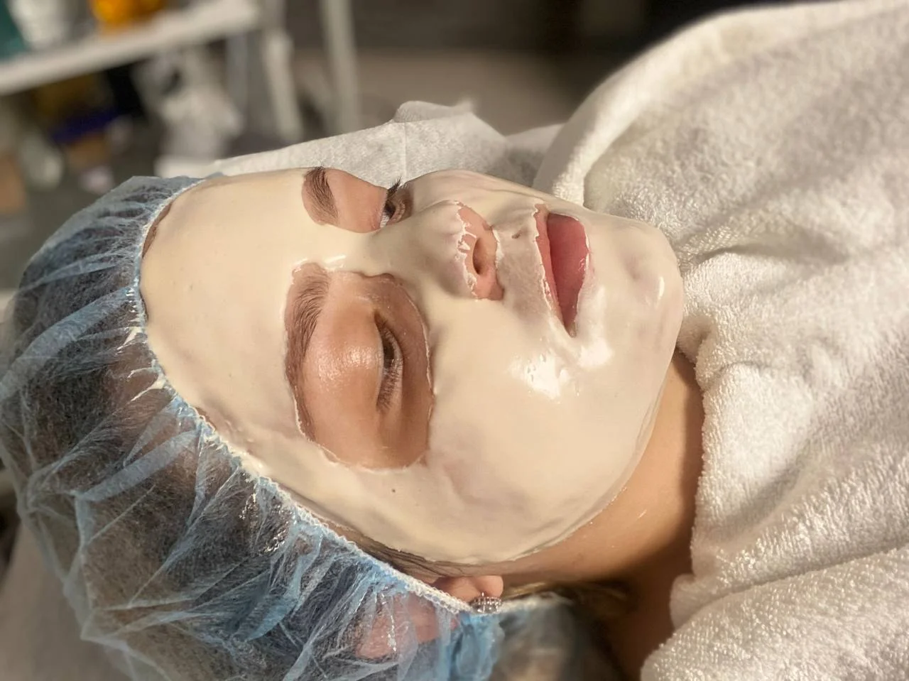 Odpočinek pro pleť: peeling, maska a masáž obličeje, krku a dekoltu