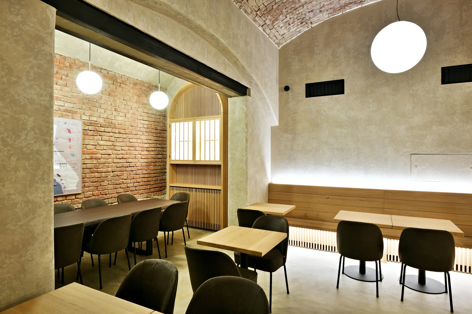 Speciální degustace vína a tapas ve WineList v Karlíně pro 2 osoby