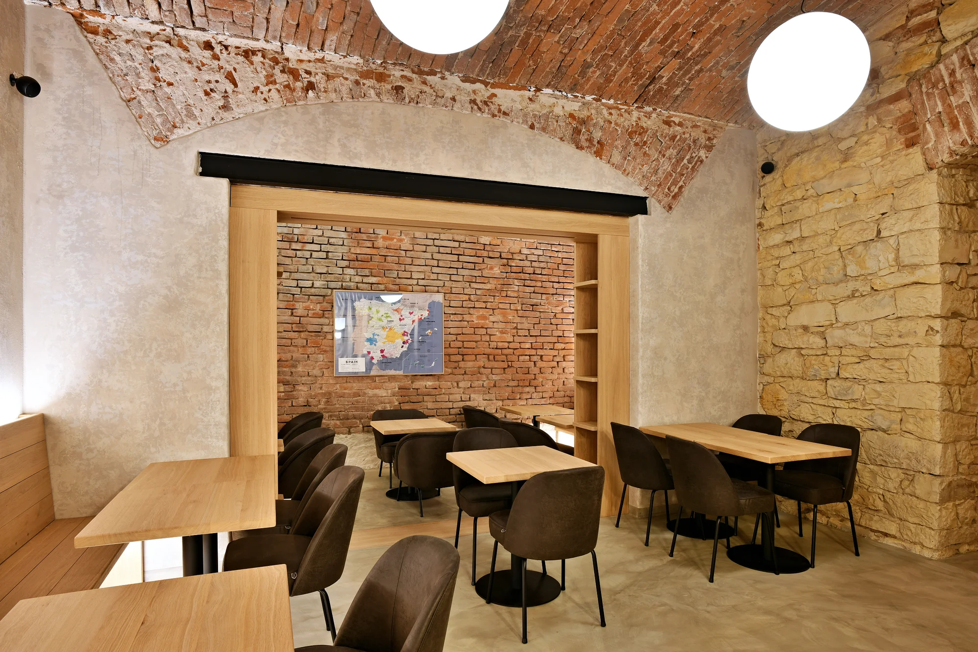Speciální degustace vína a tapas ve WineList v Karlíně pro 2 osoby