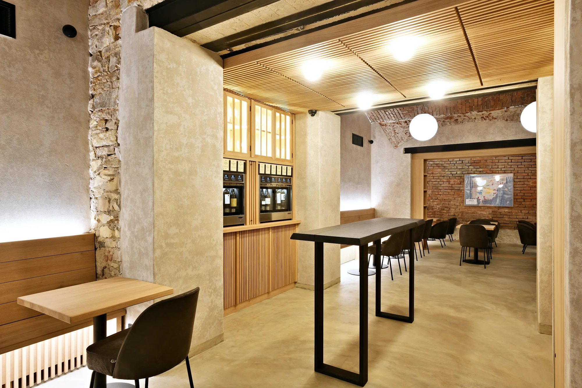 Speciální degustace vína a tapas ve WineList v Karlíně pro 2 osoby