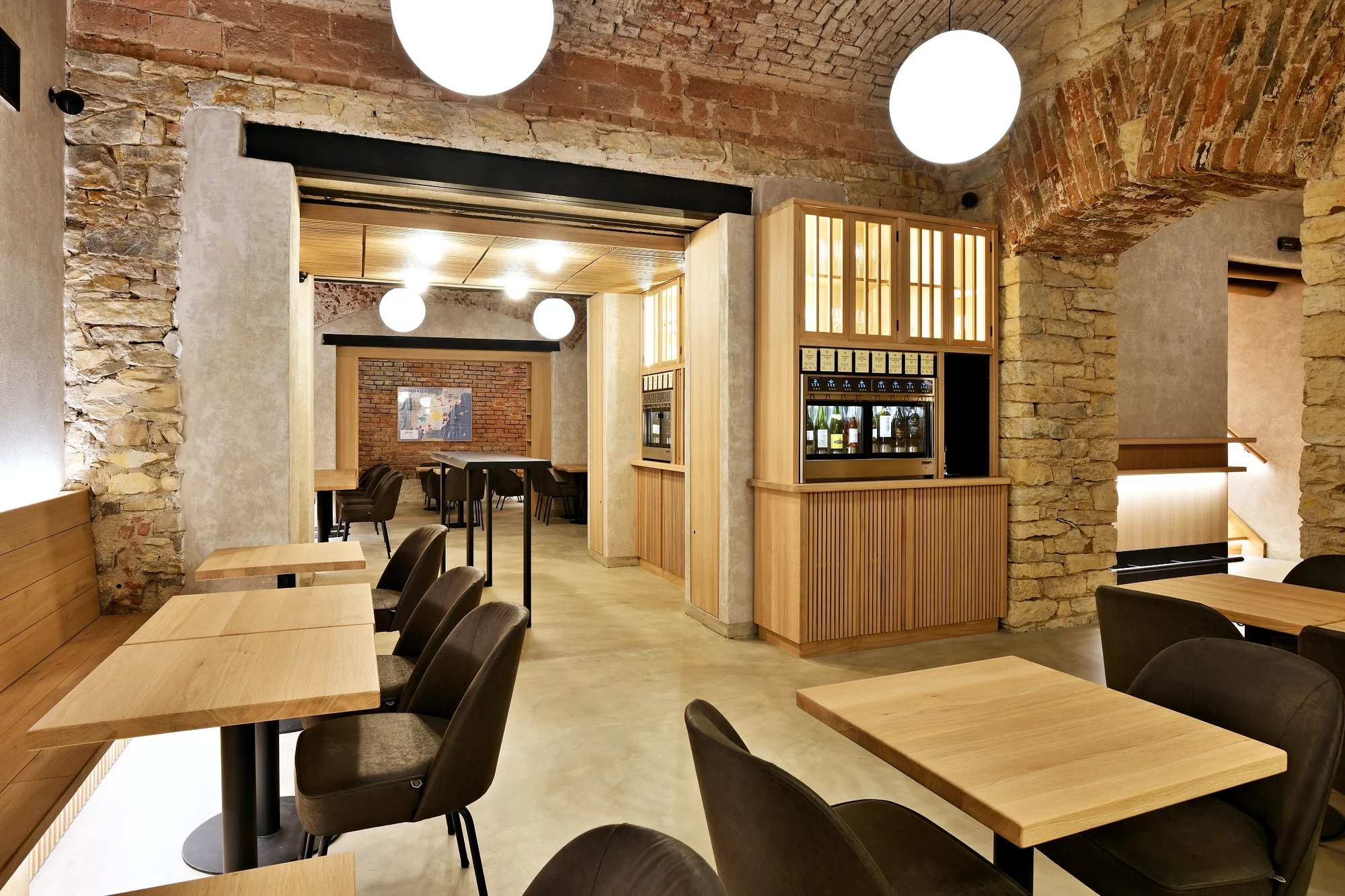 Speciální degustace vína a tapas ve WineList v Karlíně pro 2 osoby