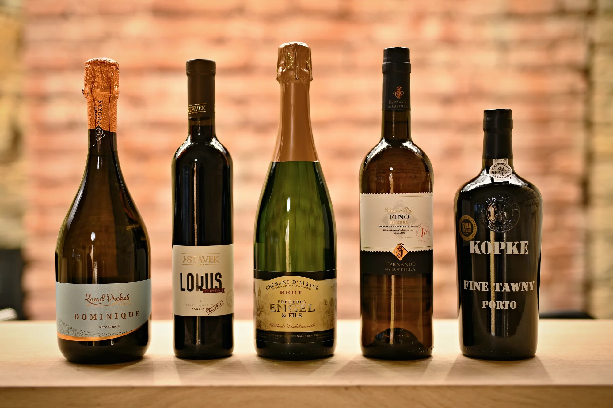 Speciální degustace vína a tapas ve WineList v Karlíně pro 2 osoby