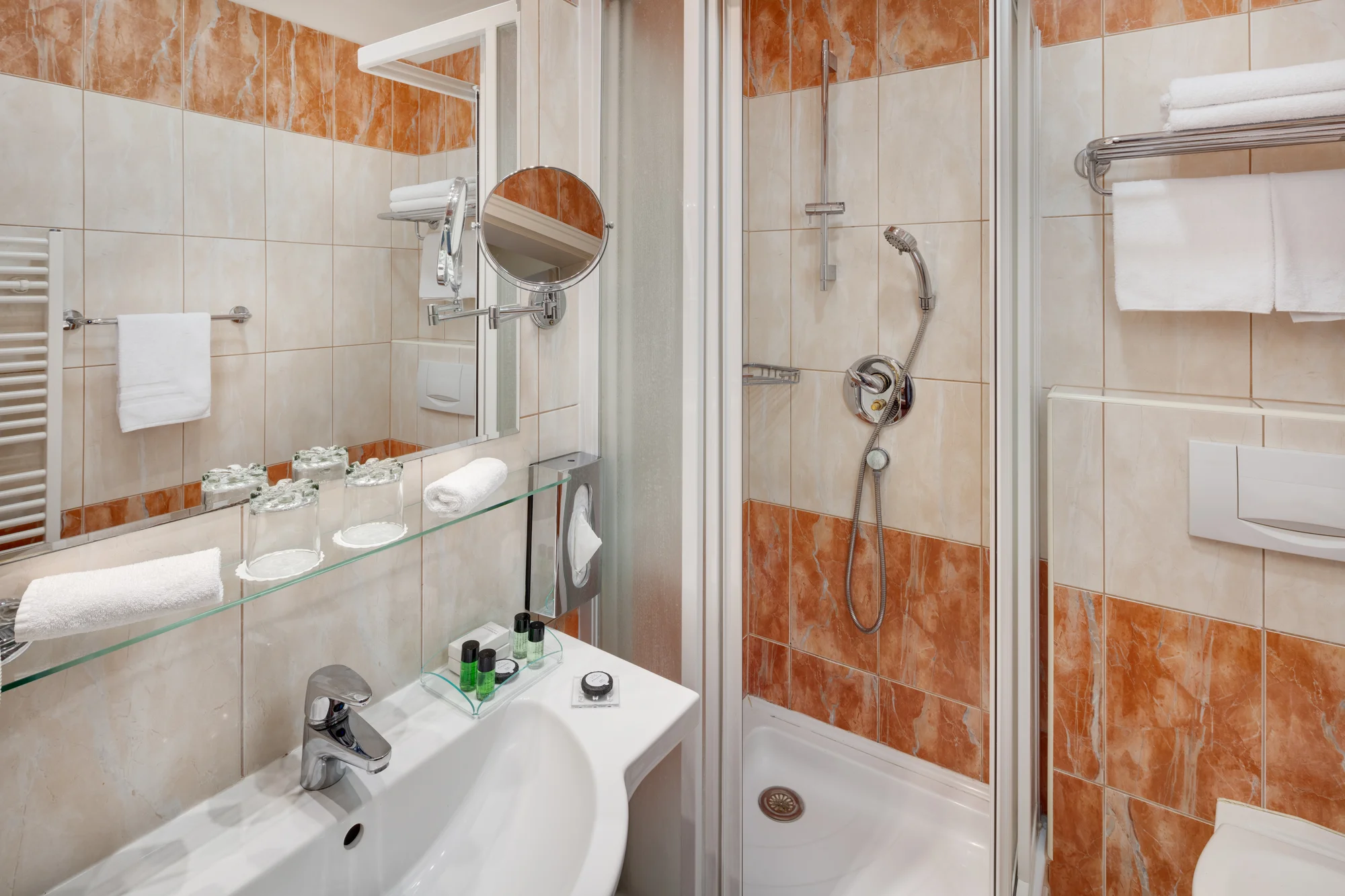 4* luxusní hotel v centru Mariánských lázní: polopenze, neomezený wellness i procedury