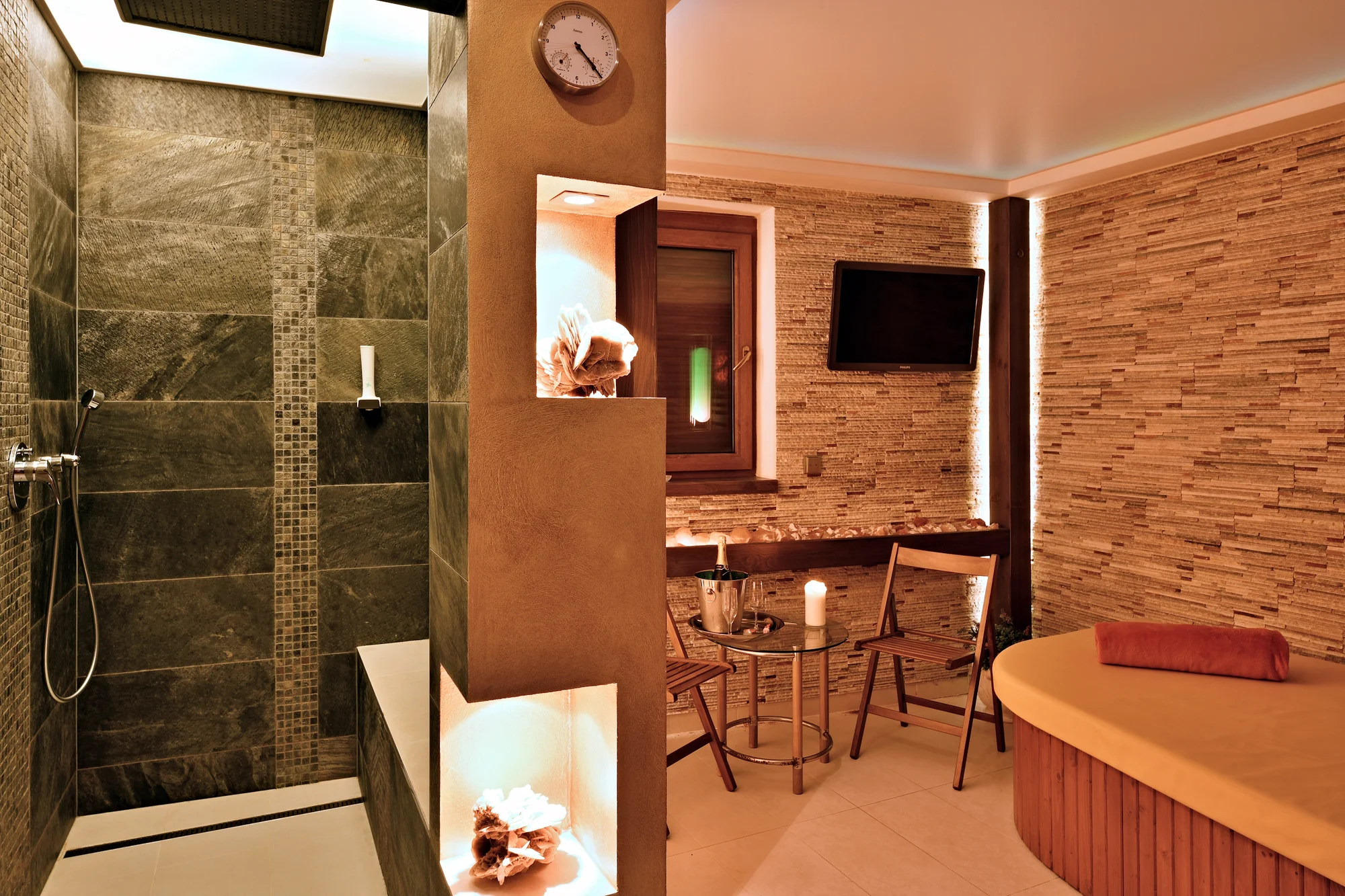 Privátní wellness: sauny i vířivka nebo luxusní balíček plný romantiky pro 2 os.