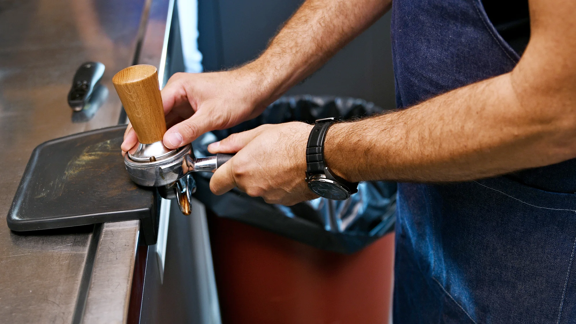 Kurzy pro kávové nadšence: základní teorie i příprava cappuccina, pro pokročilejší kurz latte art