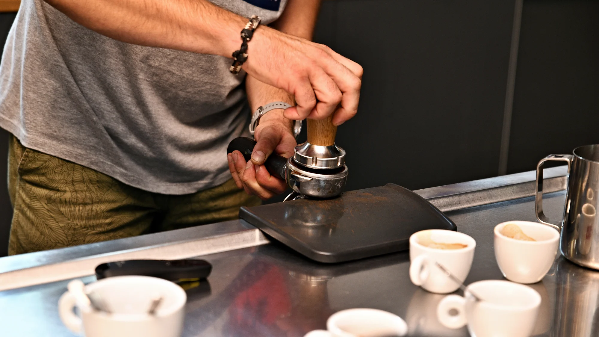 Kurzy pro kávové nadšence: základní teorie i příprava cappuccina, pro pokročilejší kurz latte art