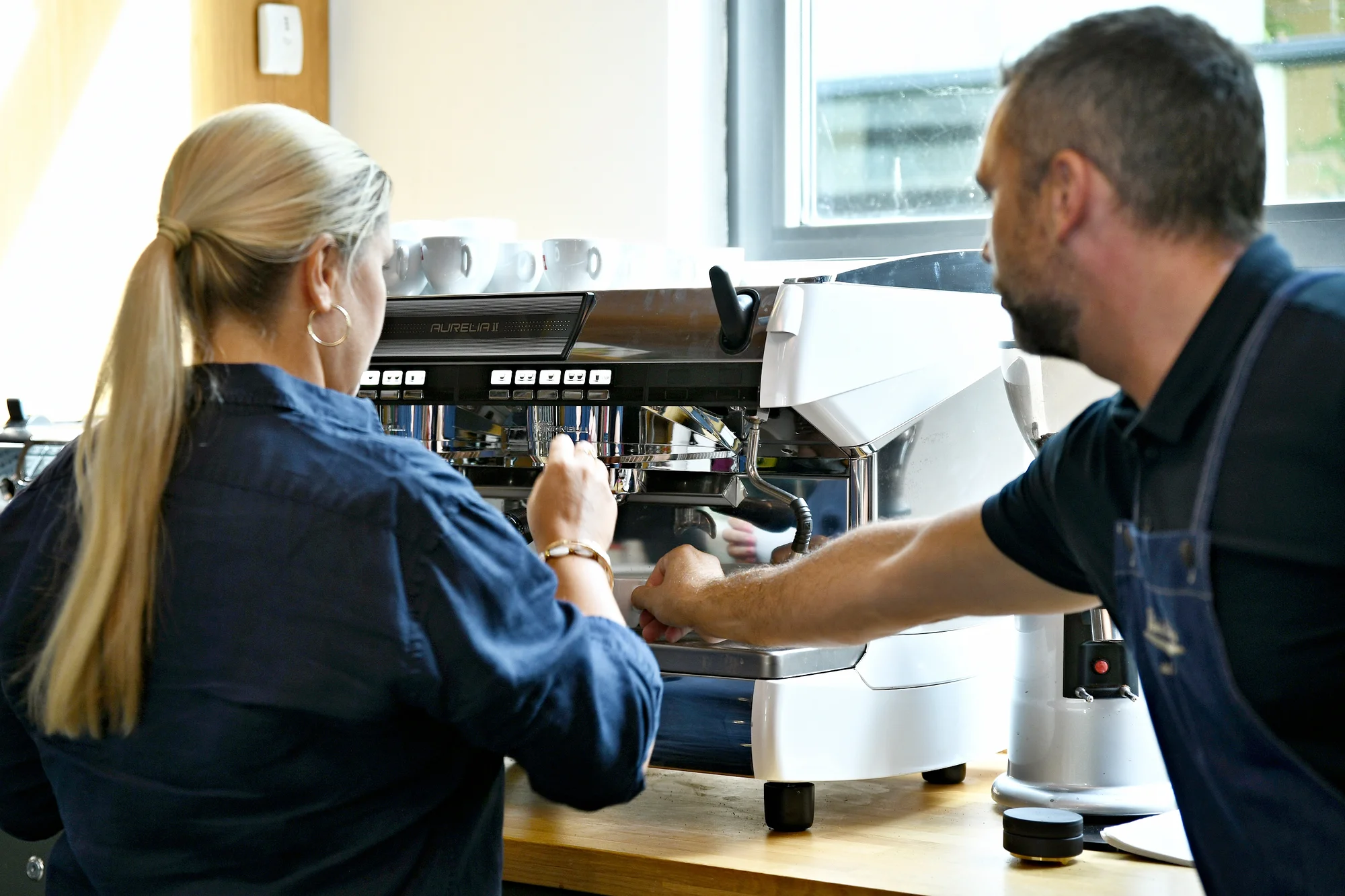Kurzy pro kávové nadšence: základní teorie i příprava cappuccina, pro pokročilejší kurz latte art