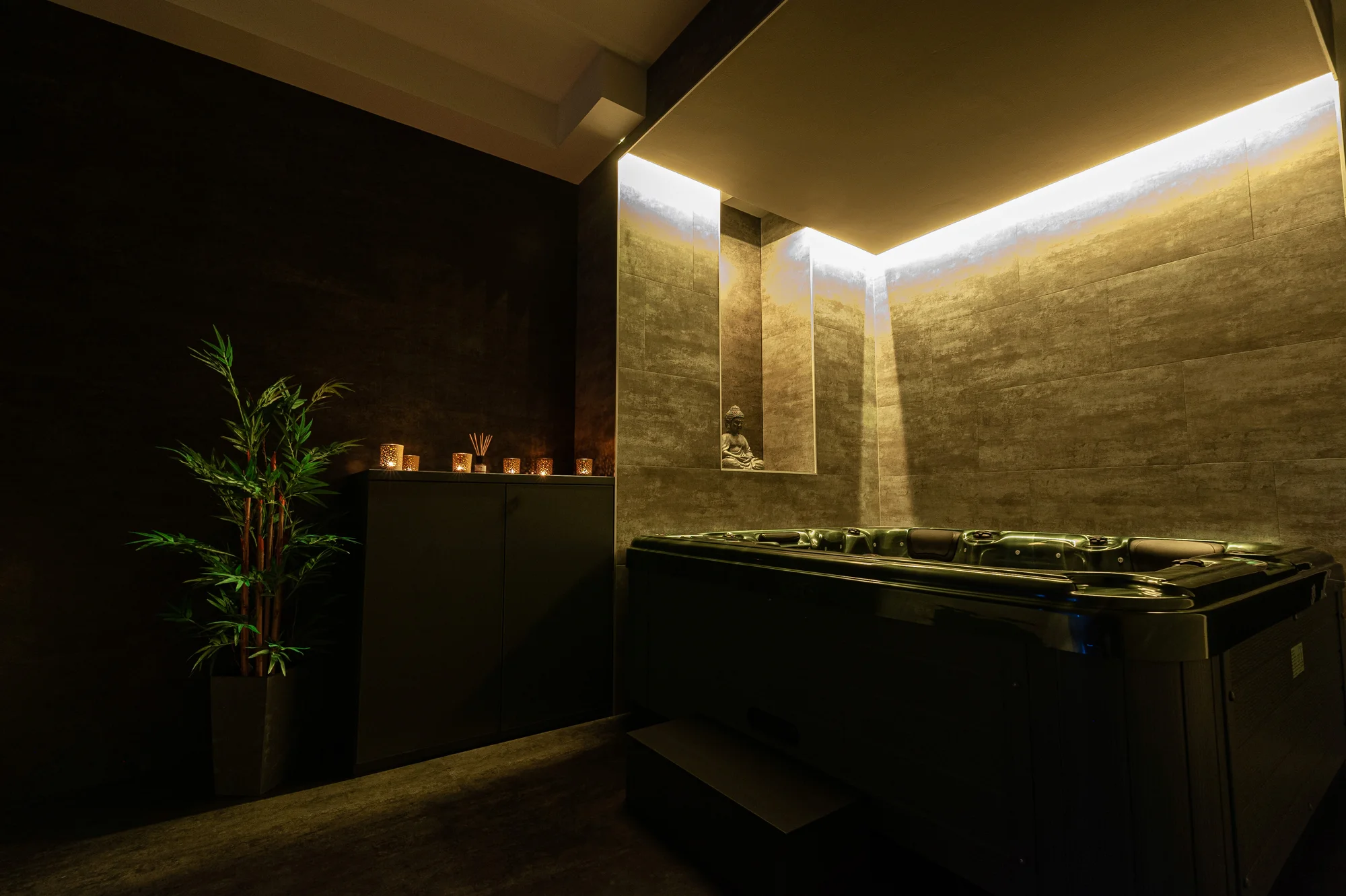 Privátní wellness s vířivkou a saunou pro dva: 120 minut relaxace i lahev sektu