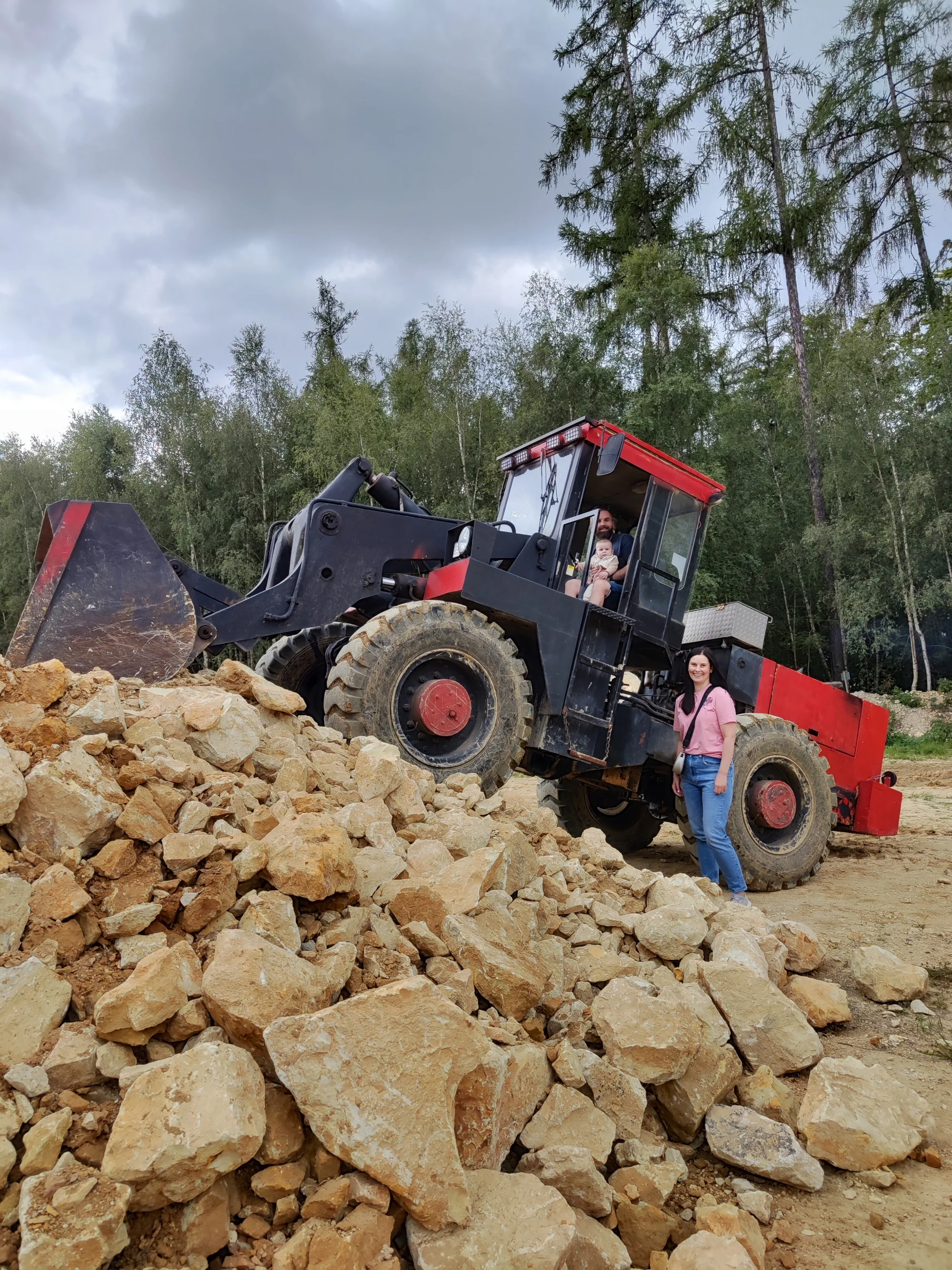 30–60 min. řádění s legendárním kloubovým nakladačem, bagrem nebo rypadlem