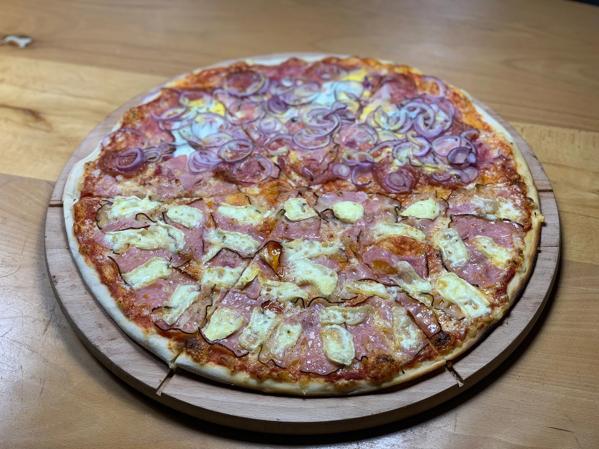 Jedna nebo dvě pizzy dle výběru na odnos s sebou: různé druhy, průměr 45 cm