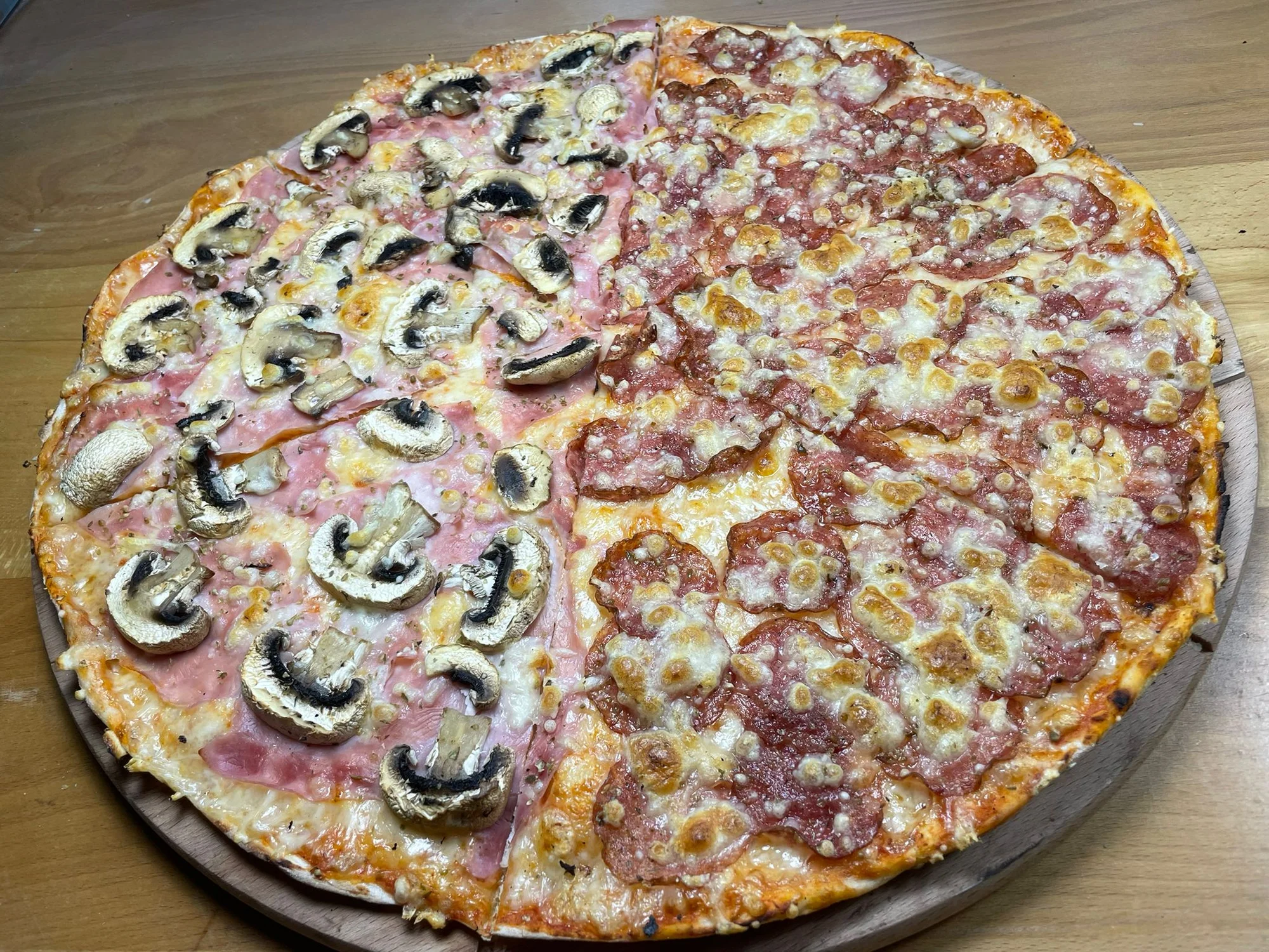 Jedna nebo dvě pizzy dle výběru na odnos s sebou: různé druhy, průměr 45 cm
