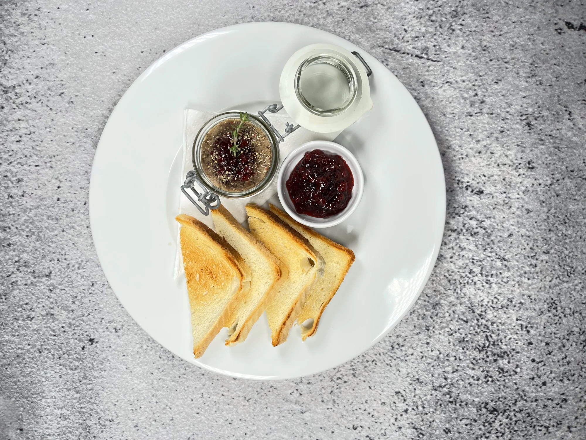 Romantické 4chodové menu u krbu pro dvě osoby i vakuově balená výslužka domů
