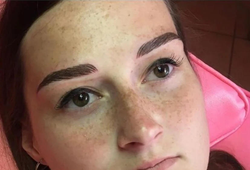 Permanentní make-up obočí metodou vláskování nebo pudrovou i stínování rtů