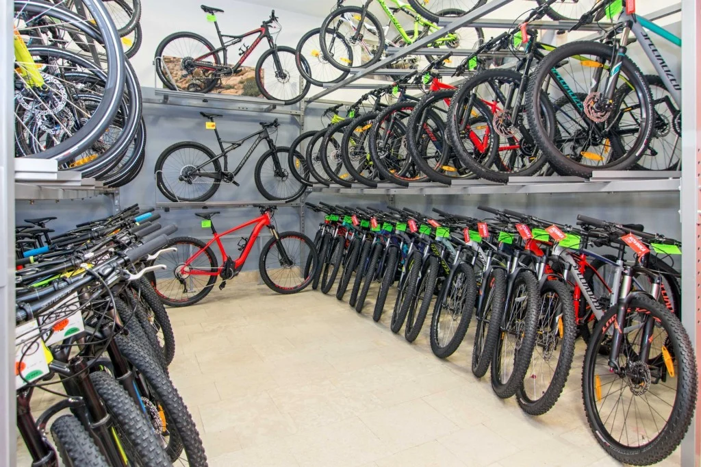 Hurá na hory: velký servis lyží nebo snowboardu vč. voskování