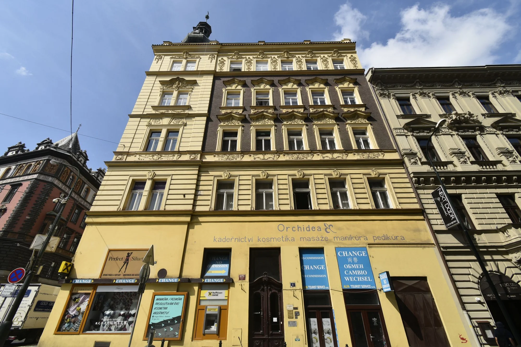 Permanentní make-up: horní i dolní oční linky, pudrové obočí, microblading či rty