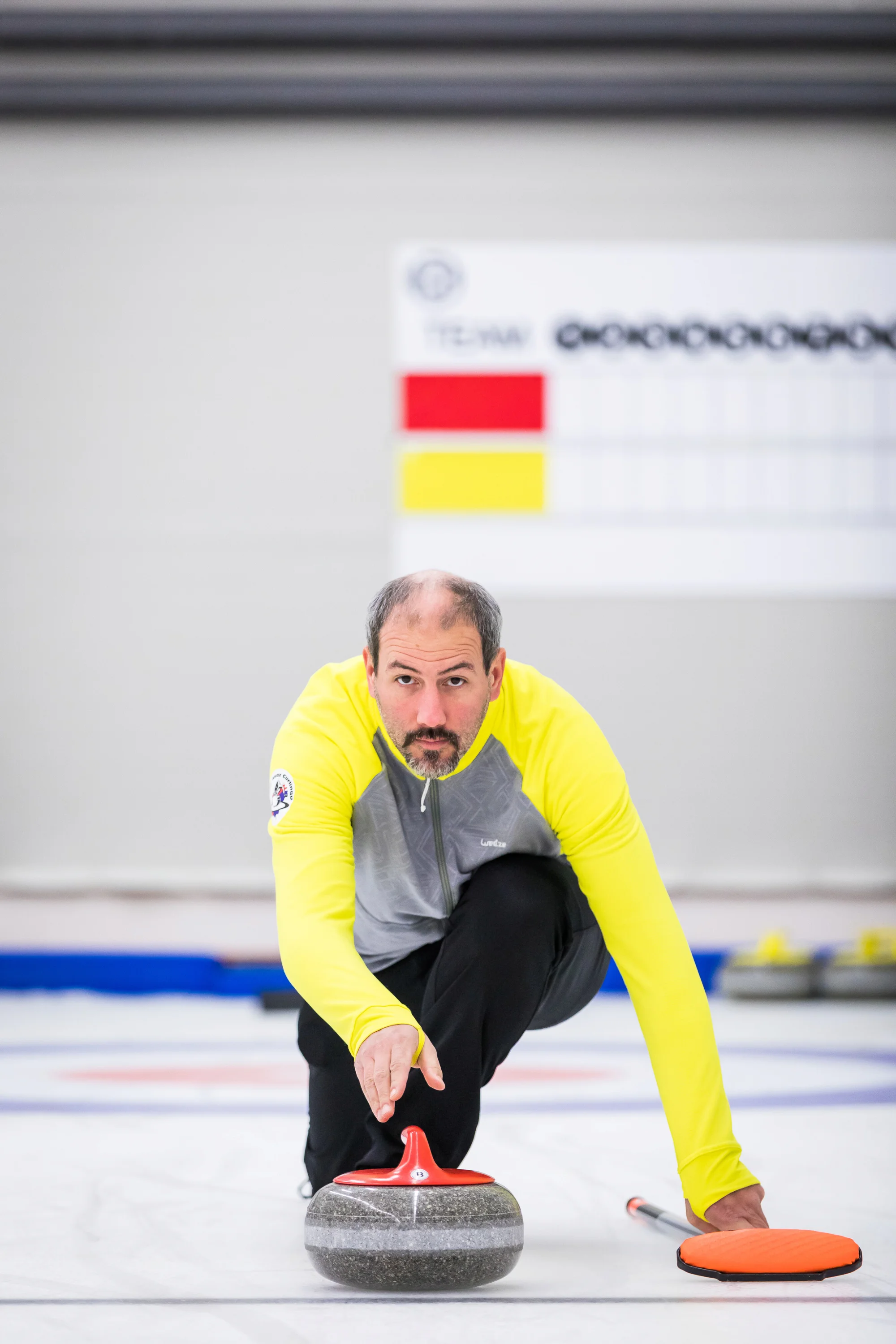 1–2hodinová lekce curlingu s trenérem až pro 10 osob v Centru Třešňovka