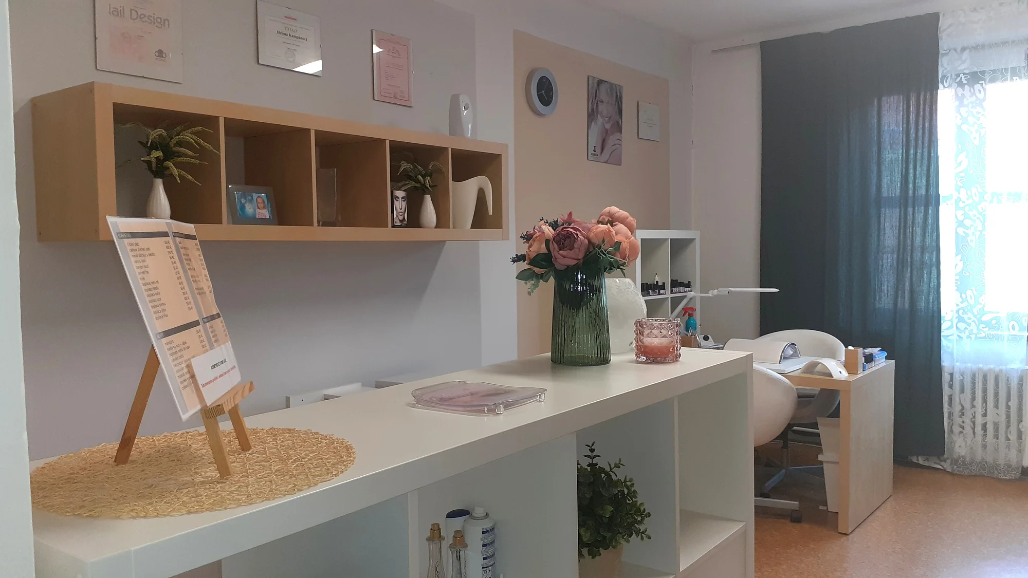 Permanentní make-up očních linek nebo obočí ve Studiu Visage