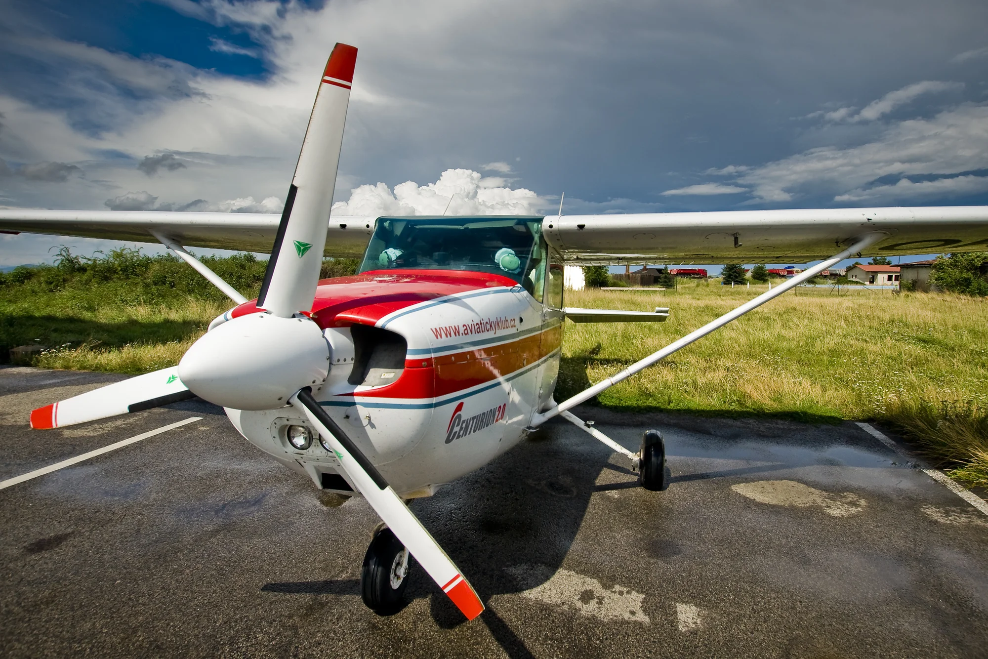 Užijte si let na 20 nebo 30 min.: Cessna 152 se zkouškou pilotování nebo Cessna 172 až pro 3 osoby
