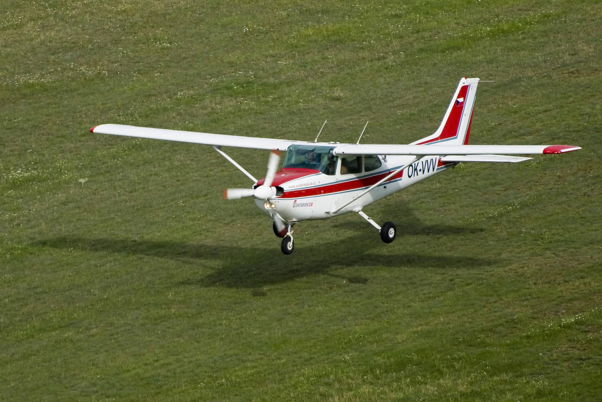 Užijte si let na 20 nebo 30 min.: Cessna 152 se zkouškou pilotování nebo Cessna 172 až pro 3 osoby