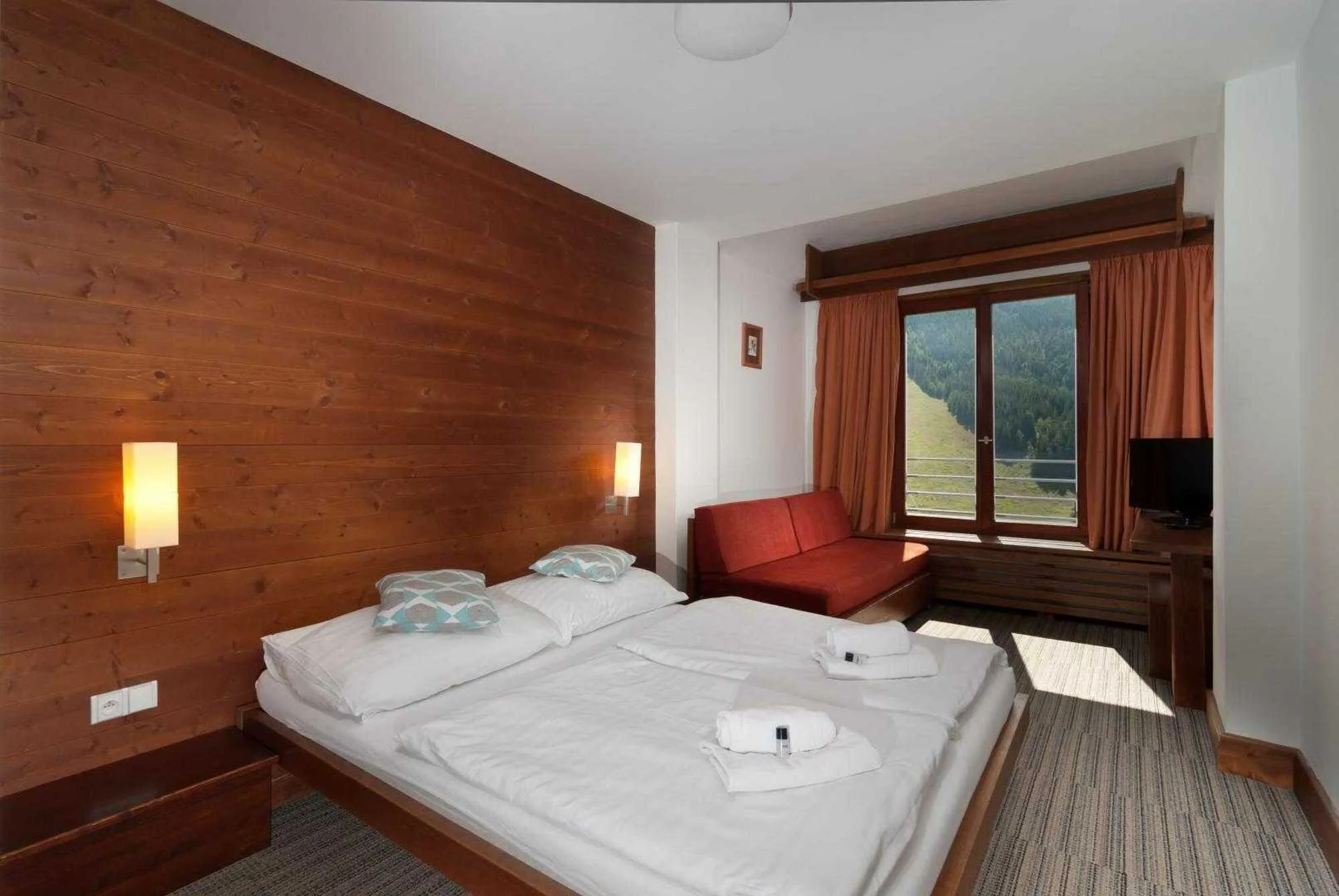 Wellness ve Špindlu se snídaní či polopenzí, neomezený vstup do bazénu a saunového světa