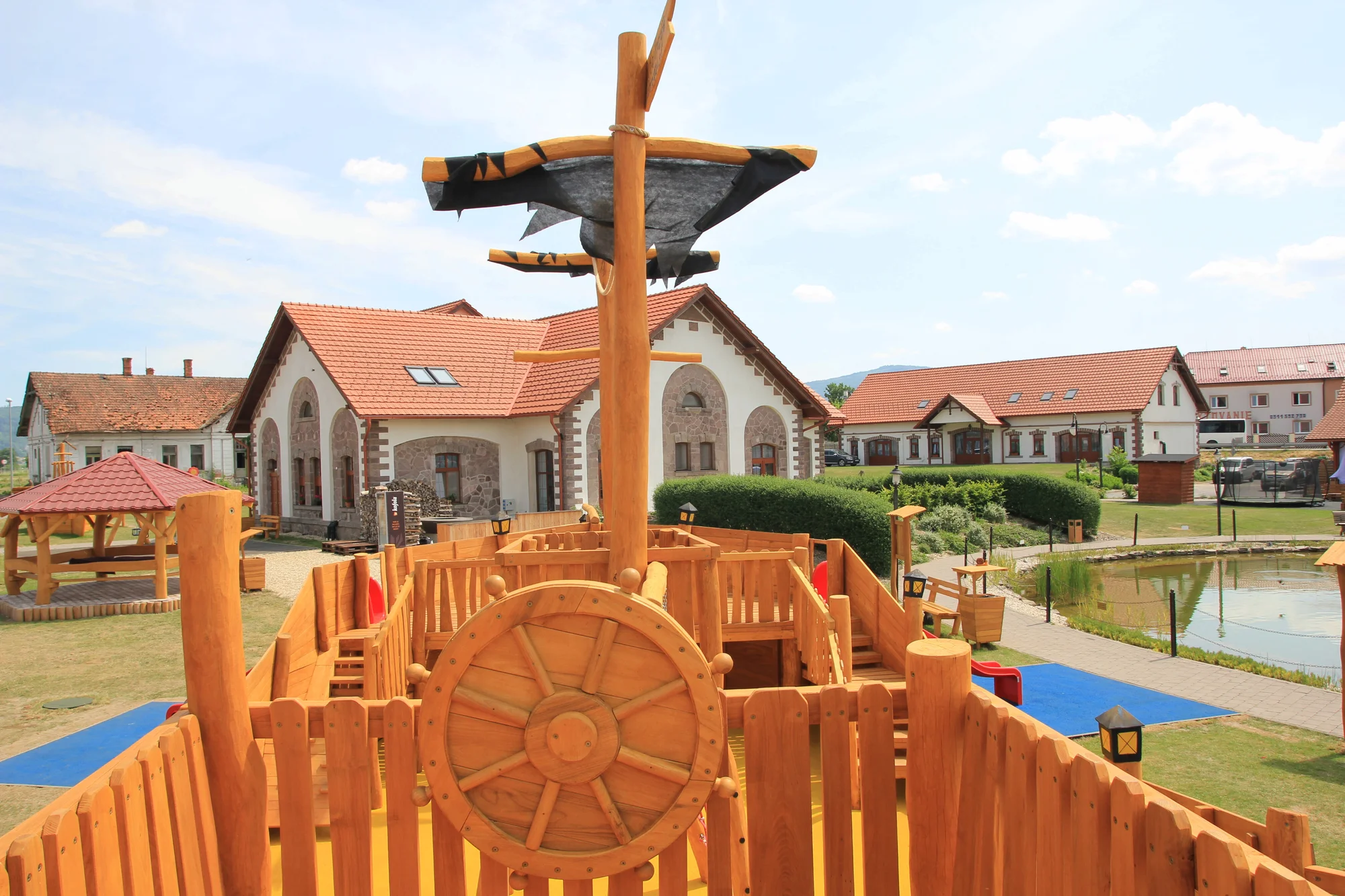 Pobyt v resortu Masarykov dvor na Podpoľaní: strava i wellness a slevy na atrakce