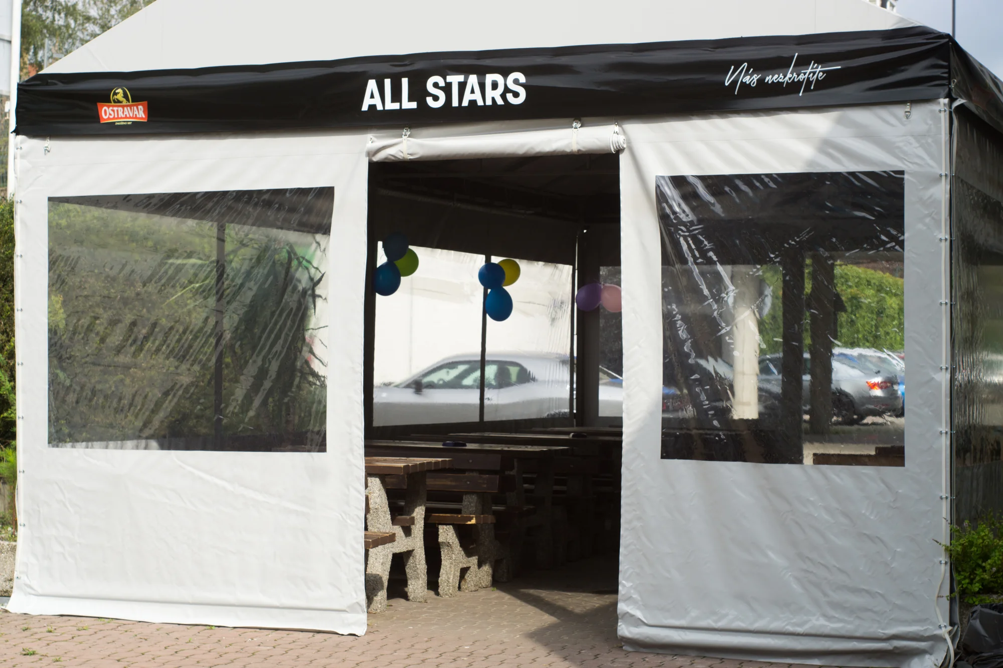 Jedna nebo dvě pizzy o průměru 33 cm podle výběru ze 17 druhů