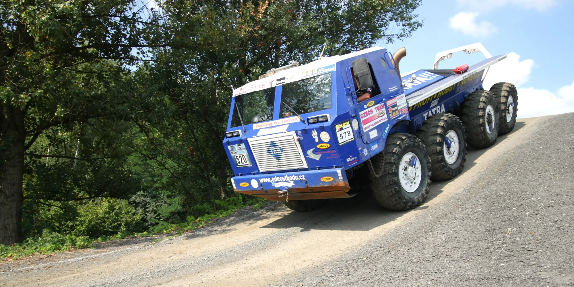 15–60 minut drtivé jízdy v kabině giganta Tatra