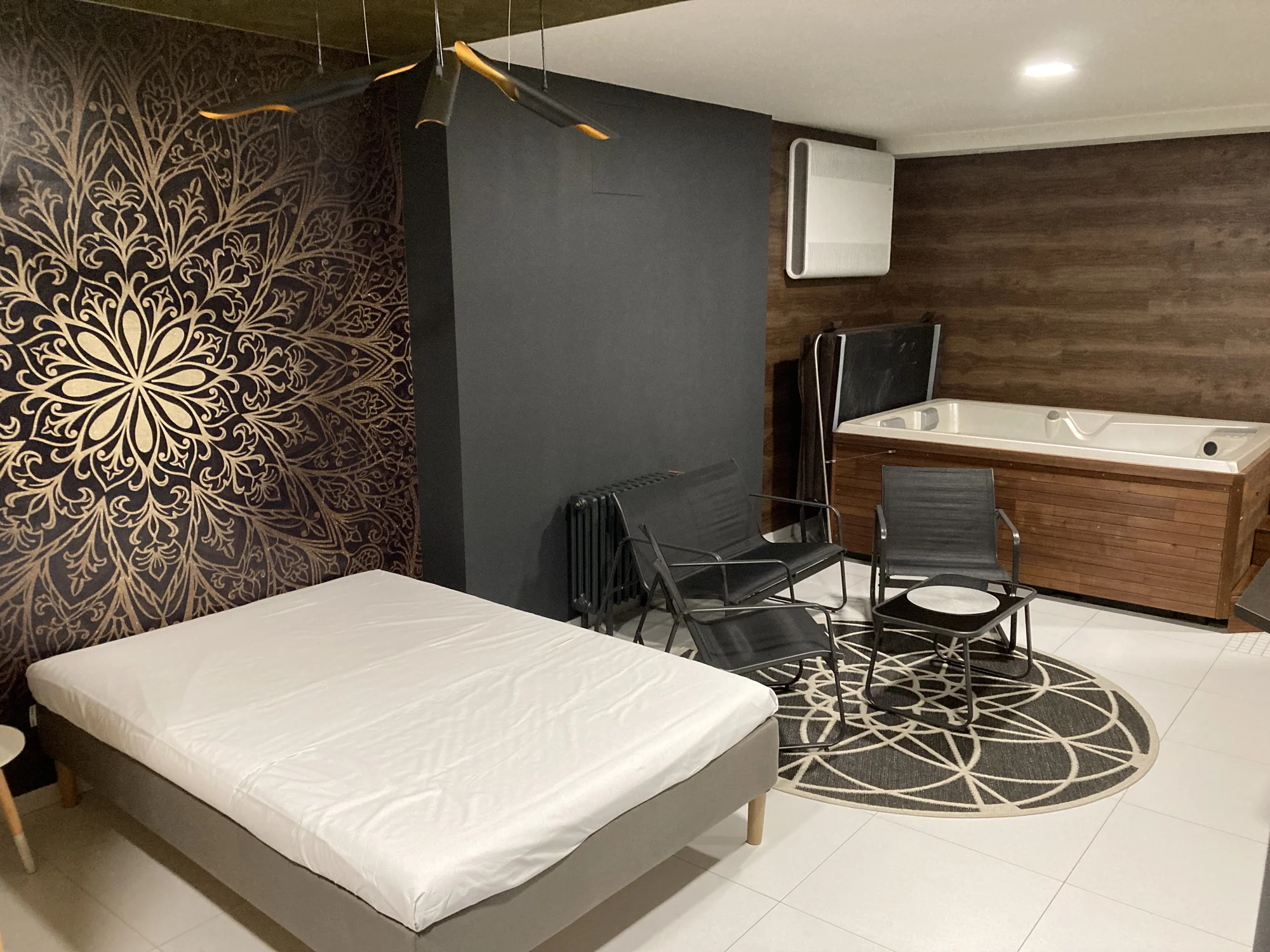 120 minut v privátním wellness pro dva: infrasauna, vířivka i lahev sektu
